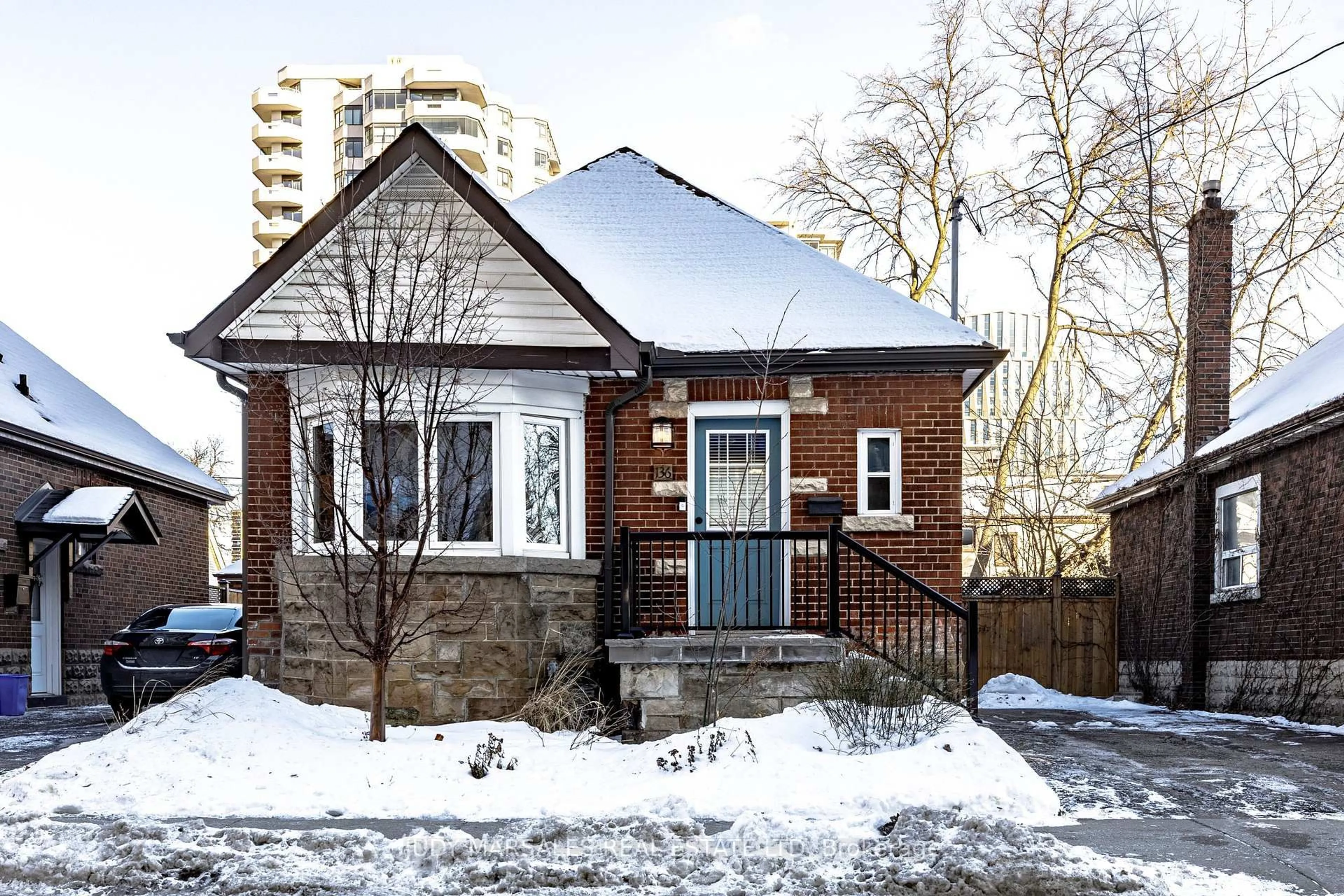 Home with brick exterior material, street for 136 Hunter St, Hamilton Ontario L8P 1R1