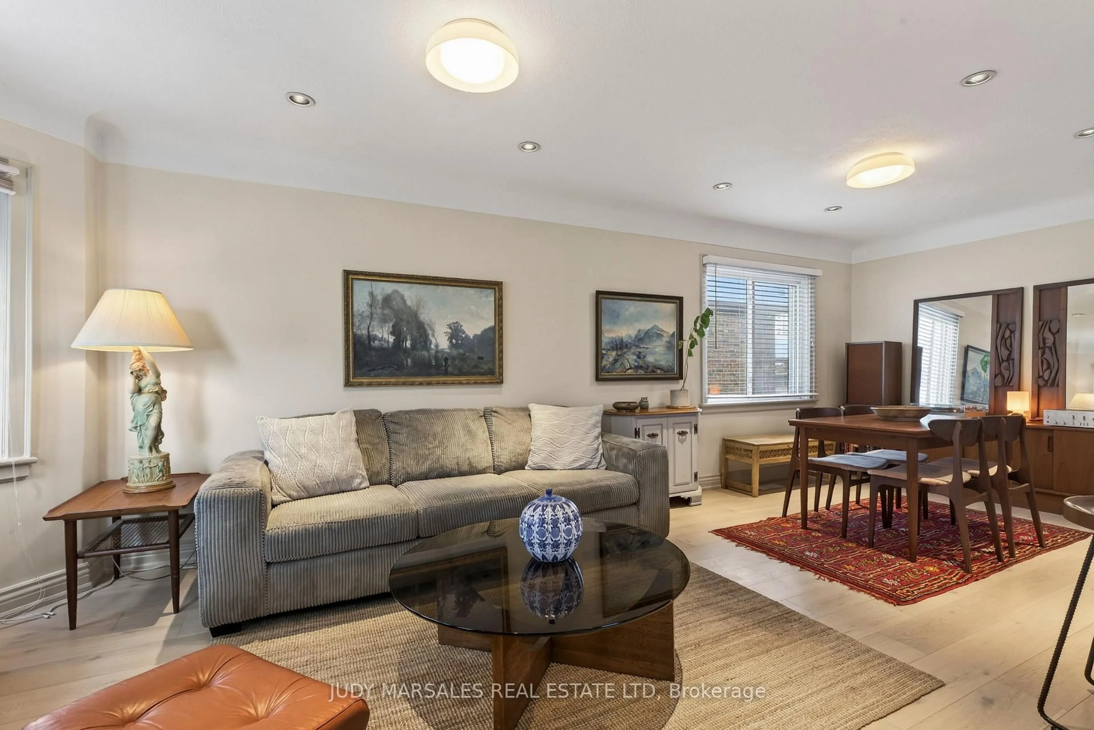 Living room with furniture, unknown for 136 Hunter St, Hamilton Ontario L8P 1R1