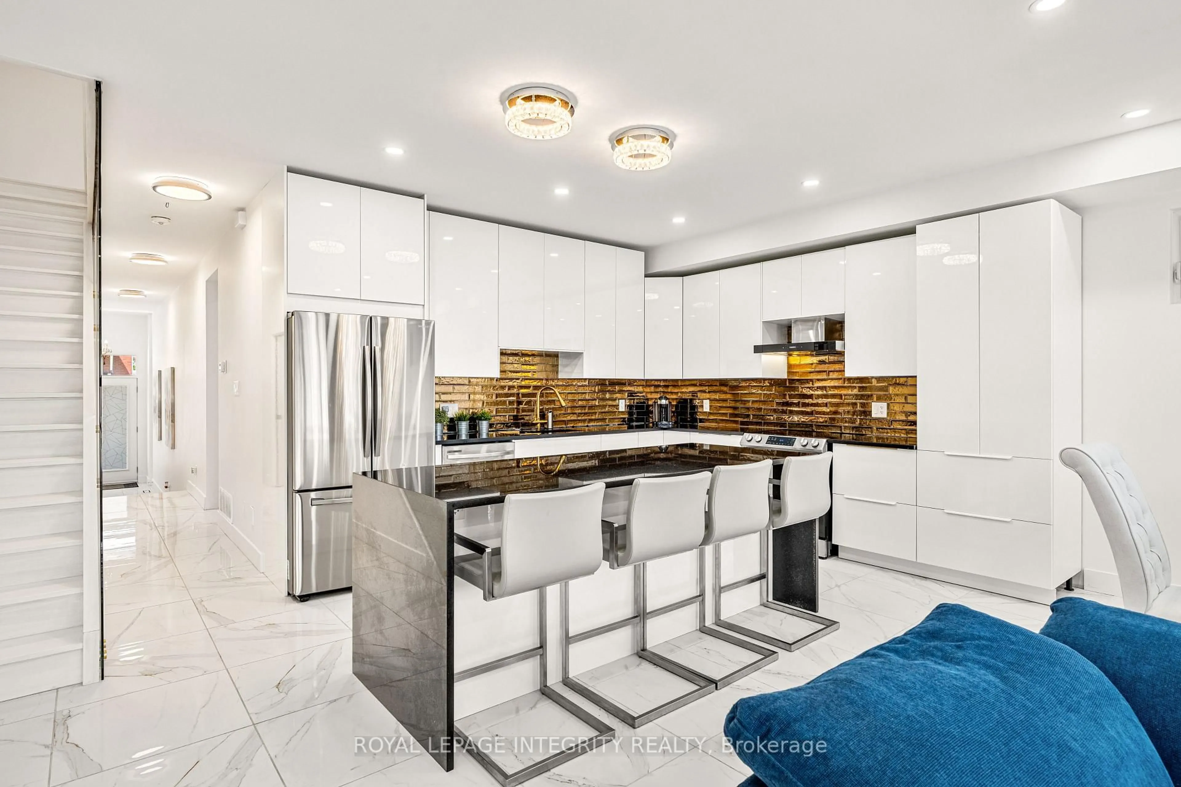 Contemporary kitchen, ceramic/tile floor for 266 Currell Ave, Ottawa Ontario K1Z 7J6