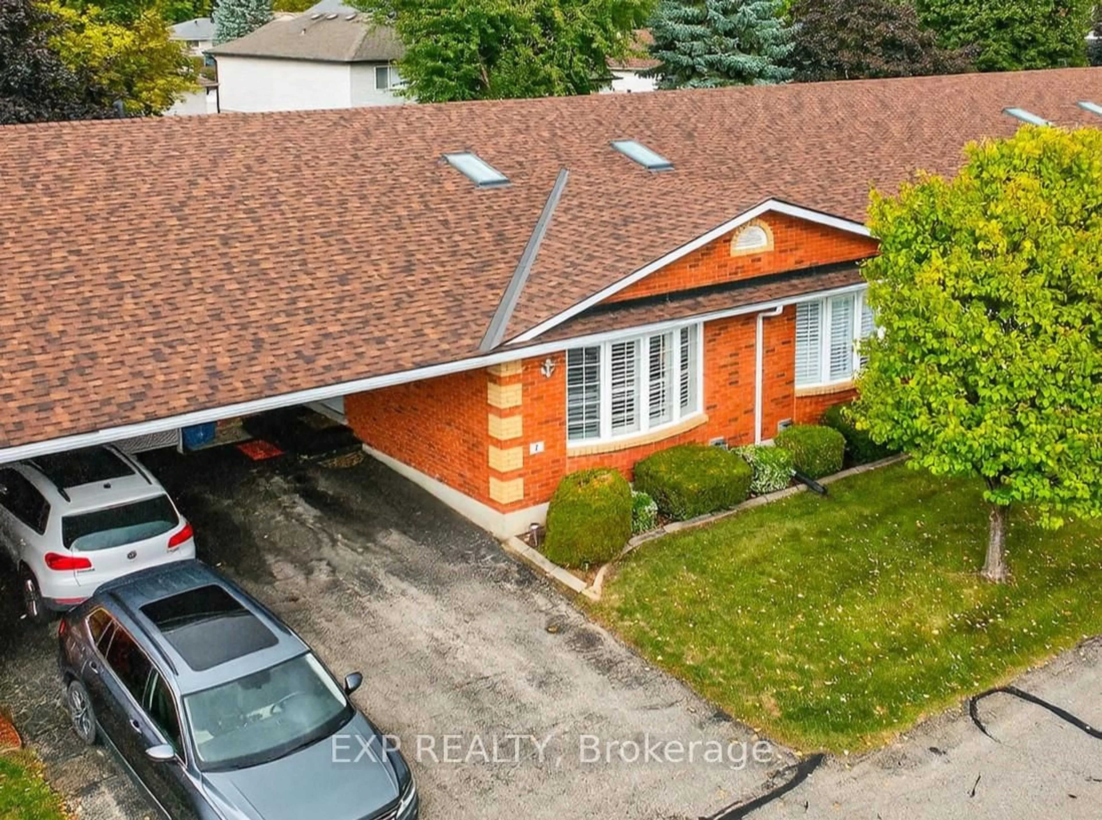 A pic from outside/outdoor area/front of a property/back of a property/a pic from drone, street for 20 Courtland Dr #2, Brantford Ontario N3R 7Y2