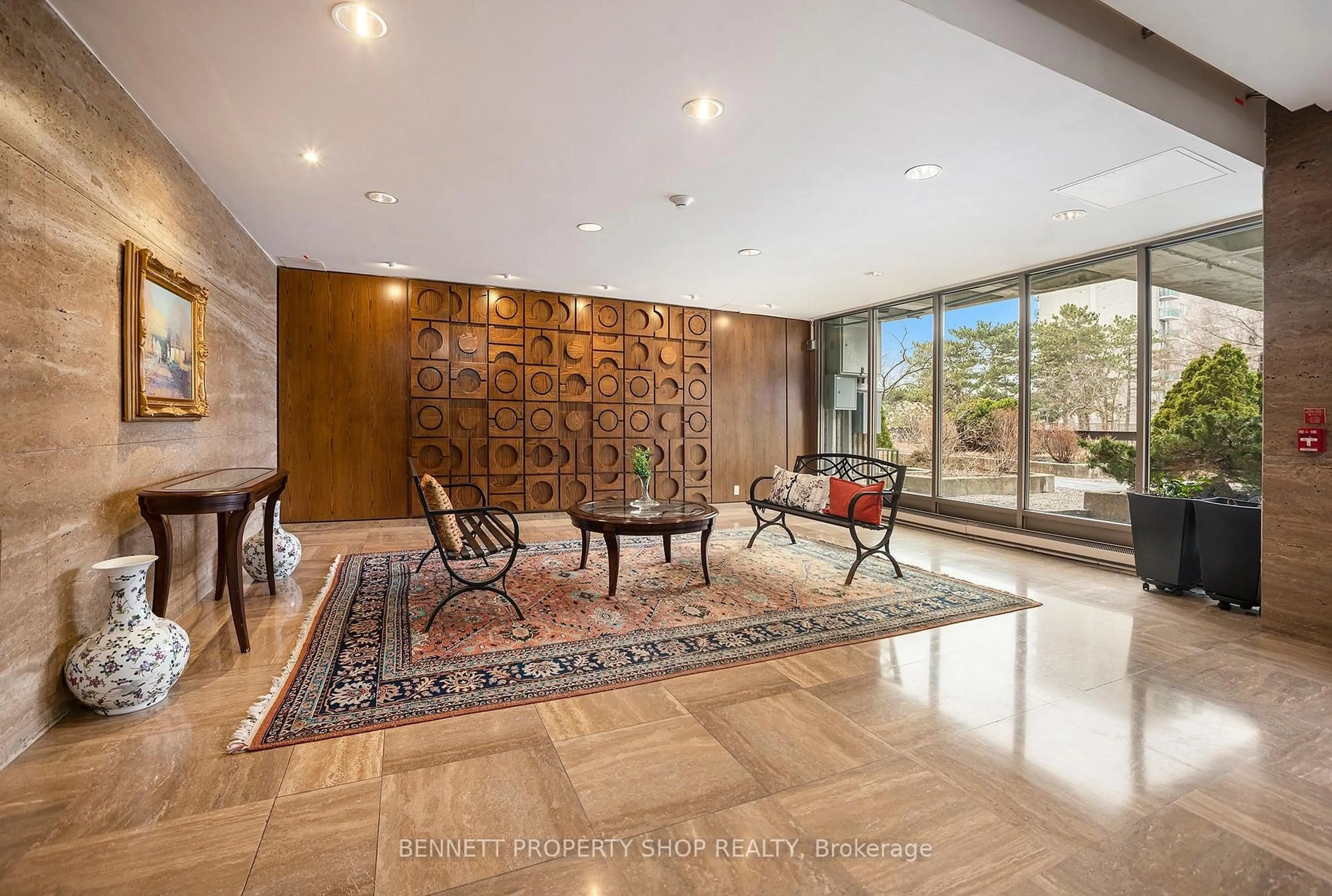 Indoor foyer for 2625 Regina St #409, Ottawa Ontario K2B 5W8