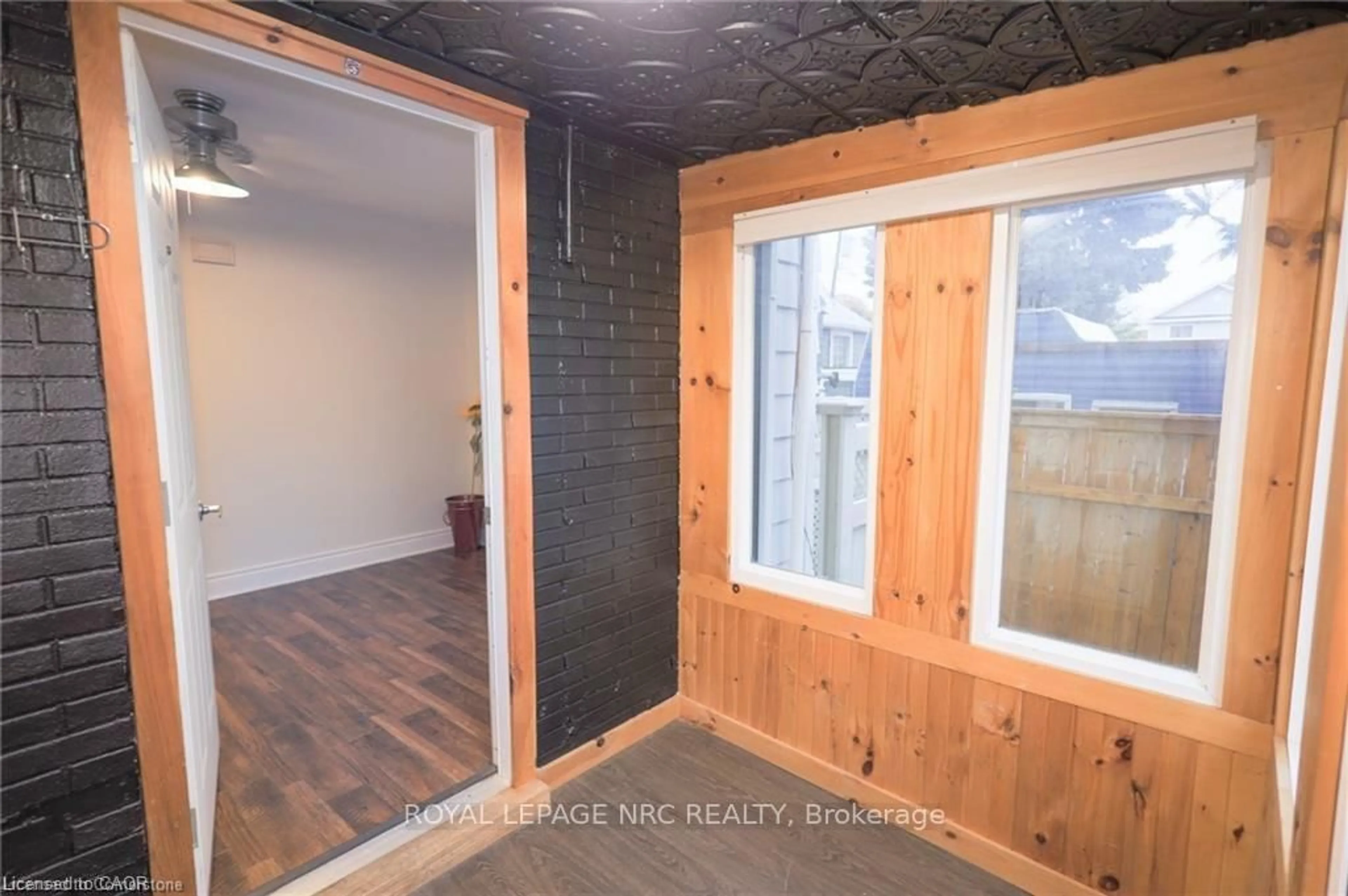 Indoor entryway for 11 Perry St, St. Catharines Ontario L2R 1K7