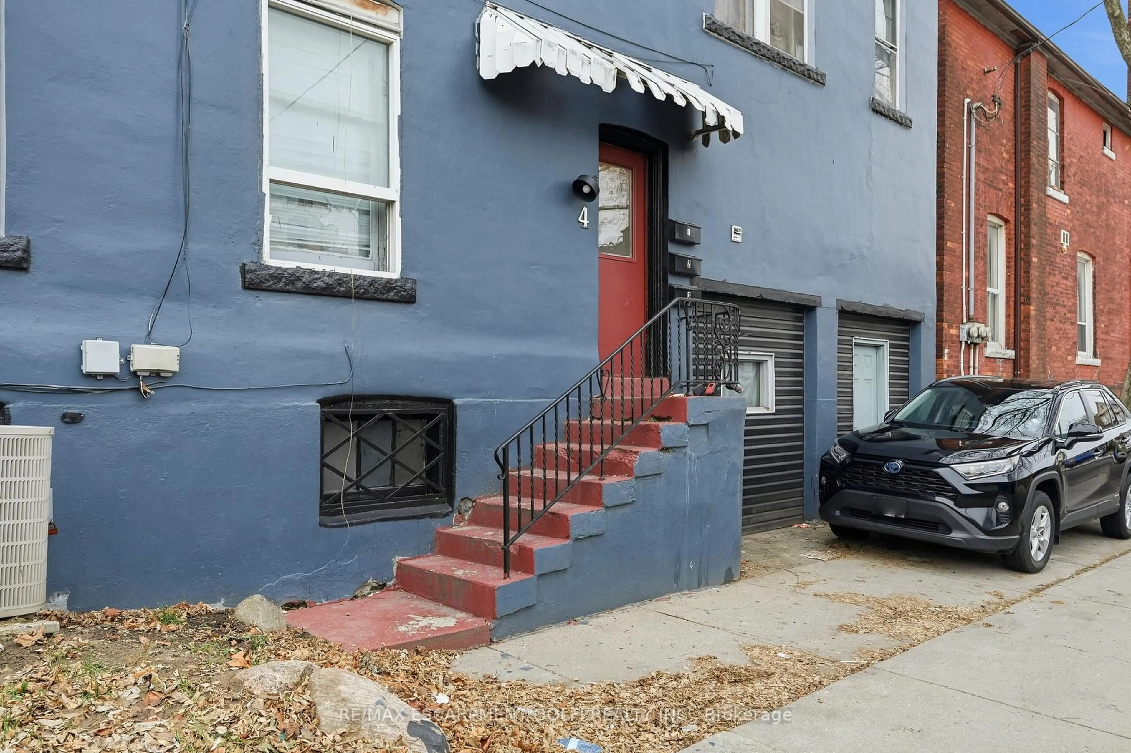 Unknown for 4 Rosemont Ave, Hamilton Ontario L8L 6M4