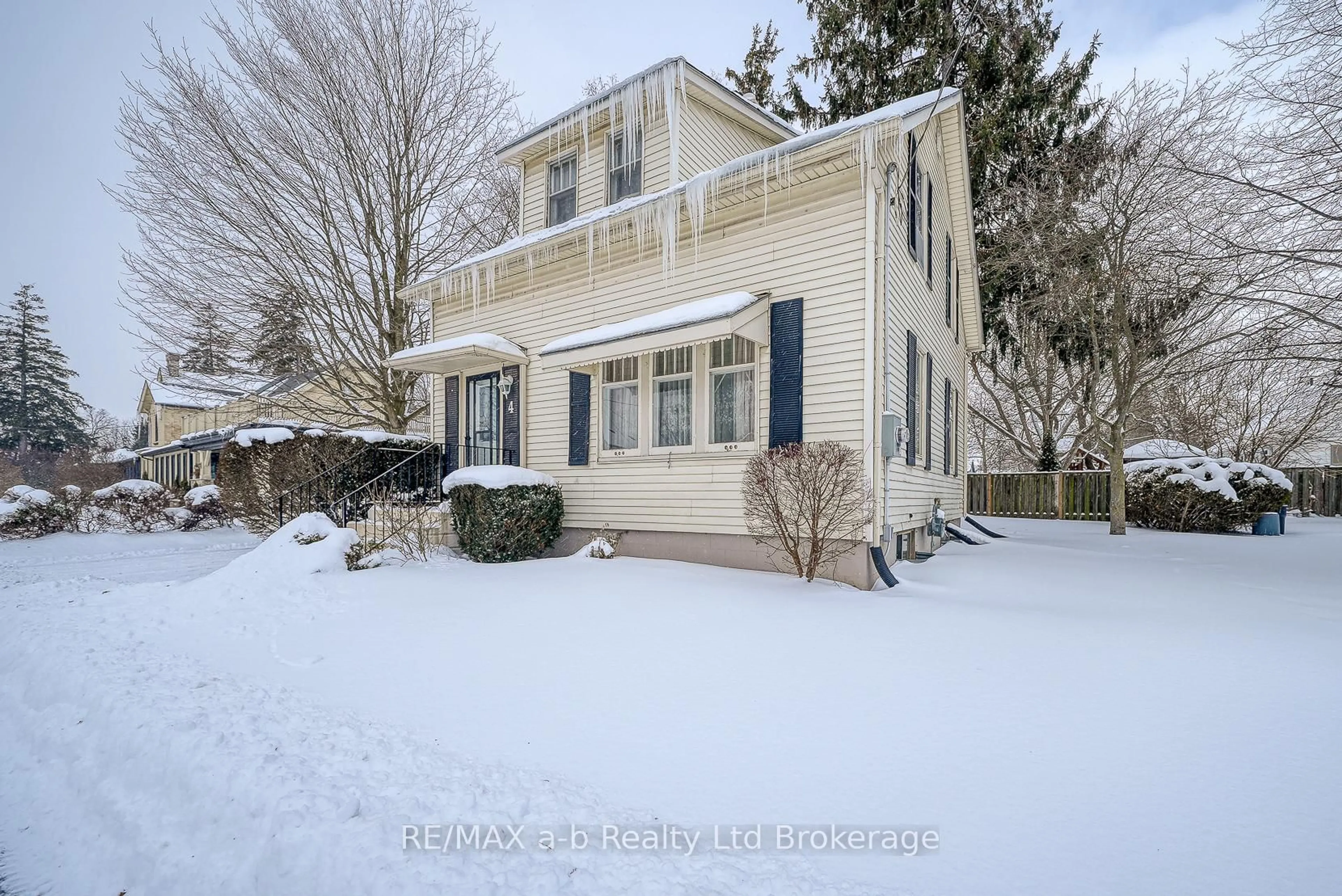 Unknown for 4 Dufferin St, Ingersoll Ontario N5C 2E3