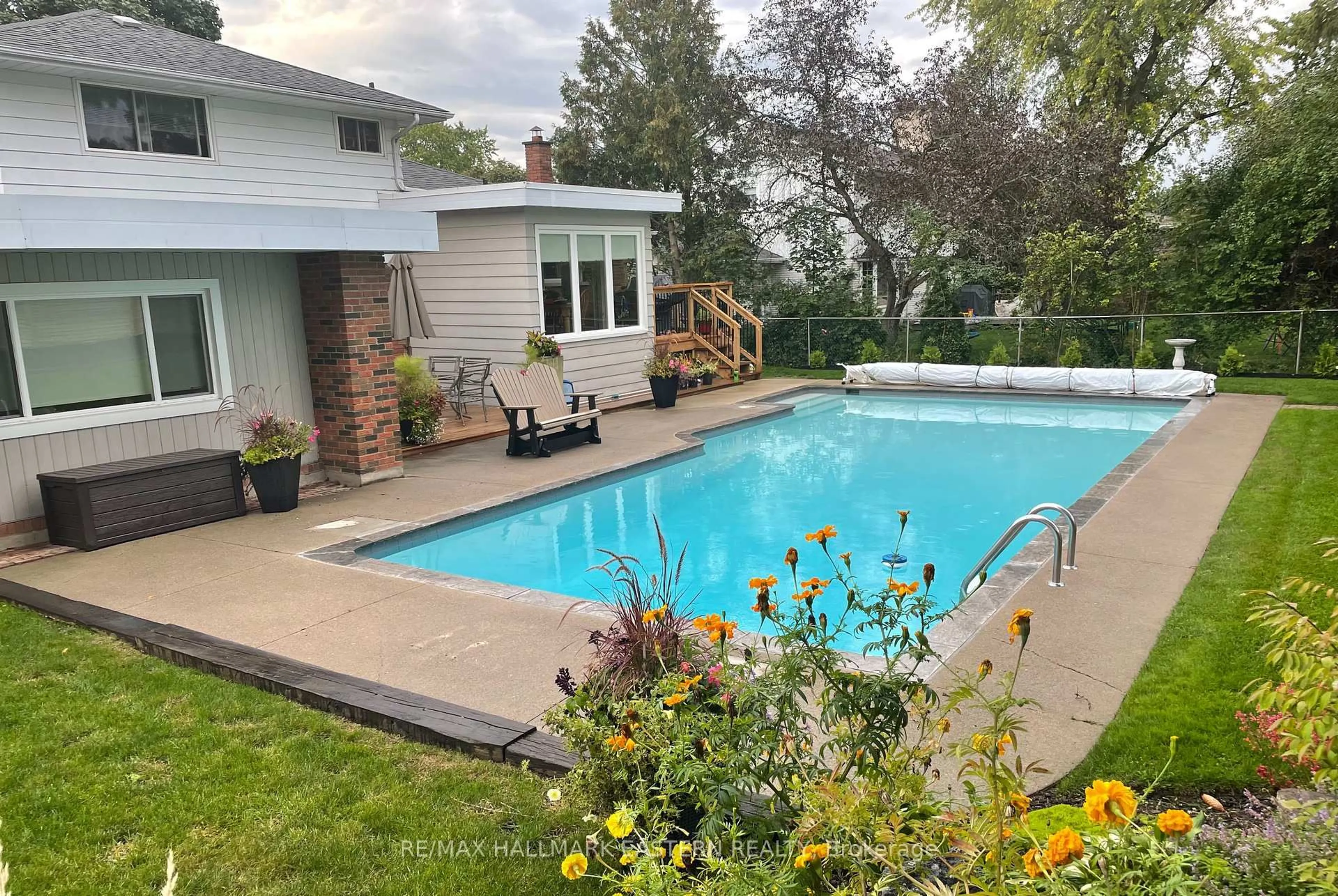 Pool for 1601 Rocklands Rd, Peterborough Ontario K9J 6R8