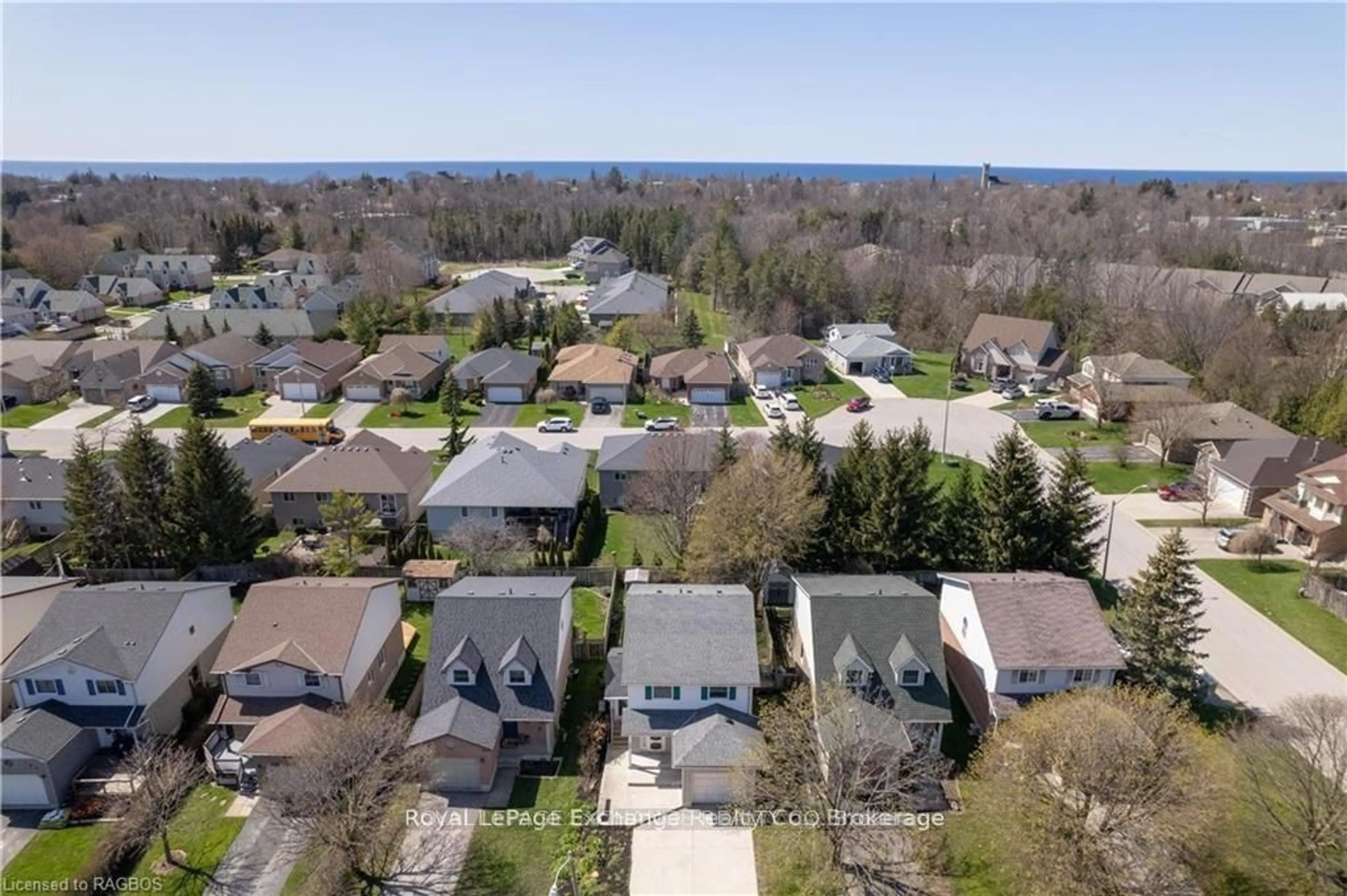 A pic from outside/outdoor area/front of a property/back of a property/a pic from drone, street for 792 Mackendrick Dr, Kincardine Ontario N2Z 3A5