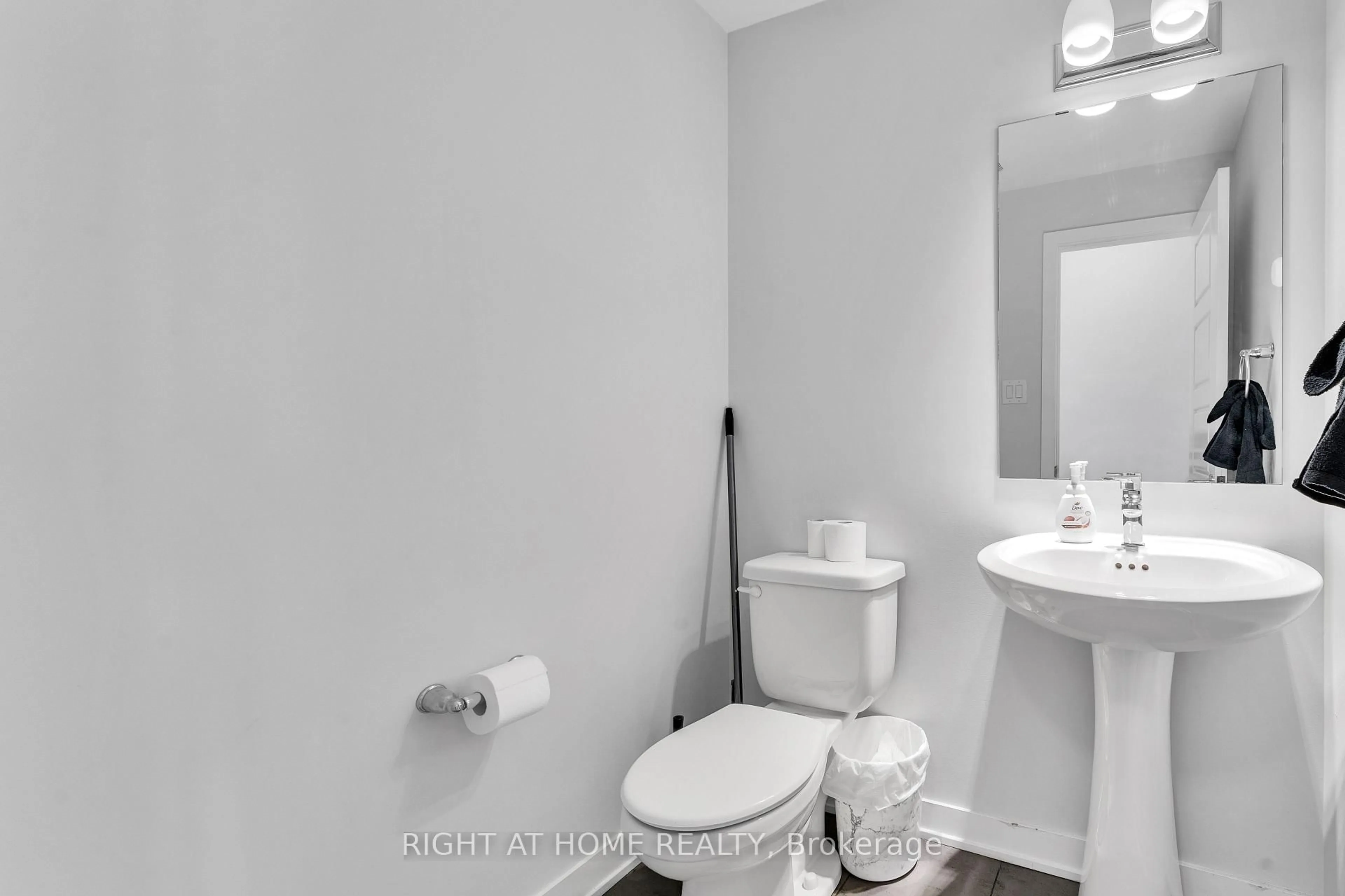 Standard bathroom, unknown for 67 Kindred Row, Ottawa Ontario K2S 2Z6