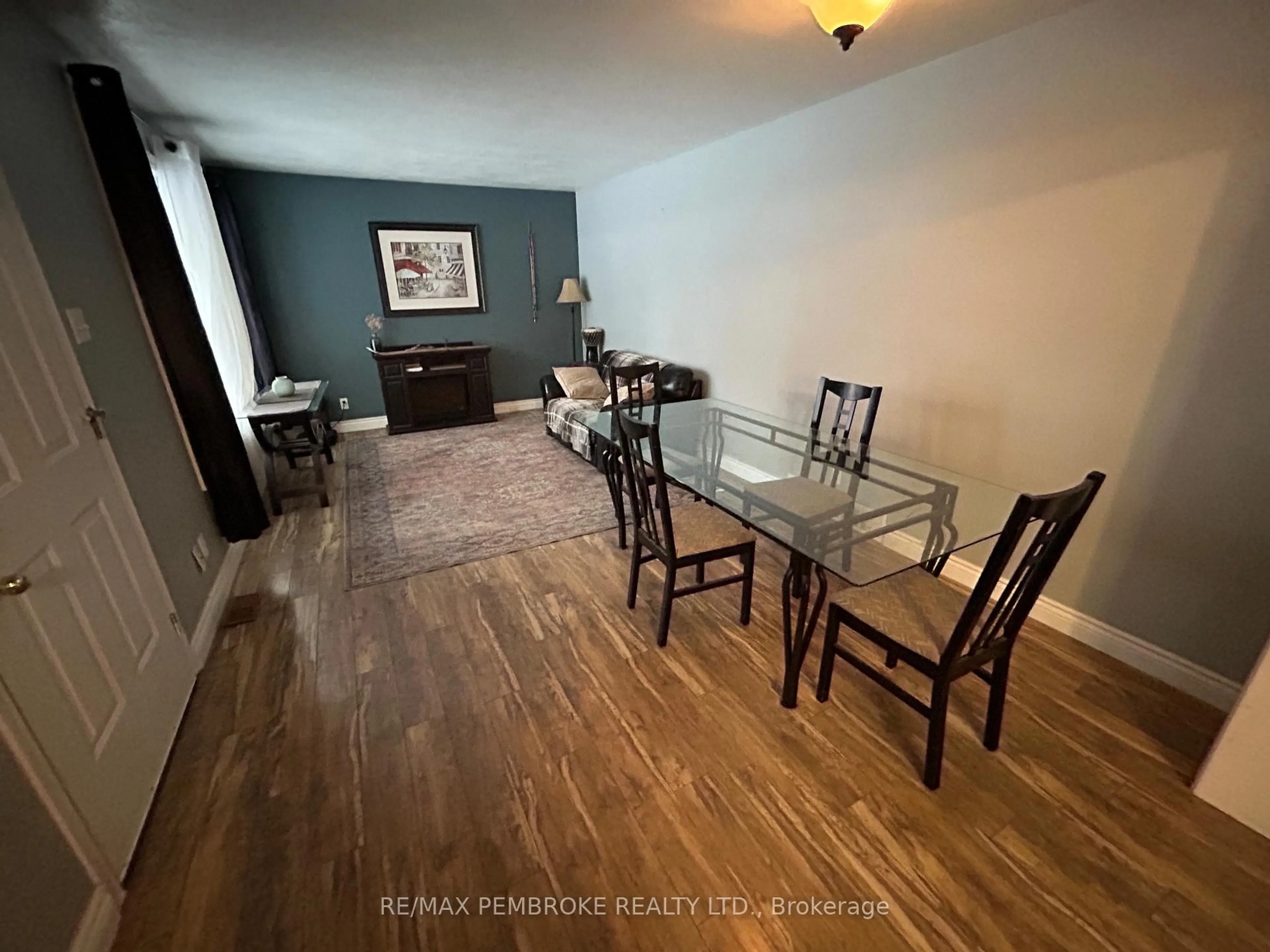 Dining room, wood/laminate floor for 12 Mary St, Petawawa Ontario K8H 1R5