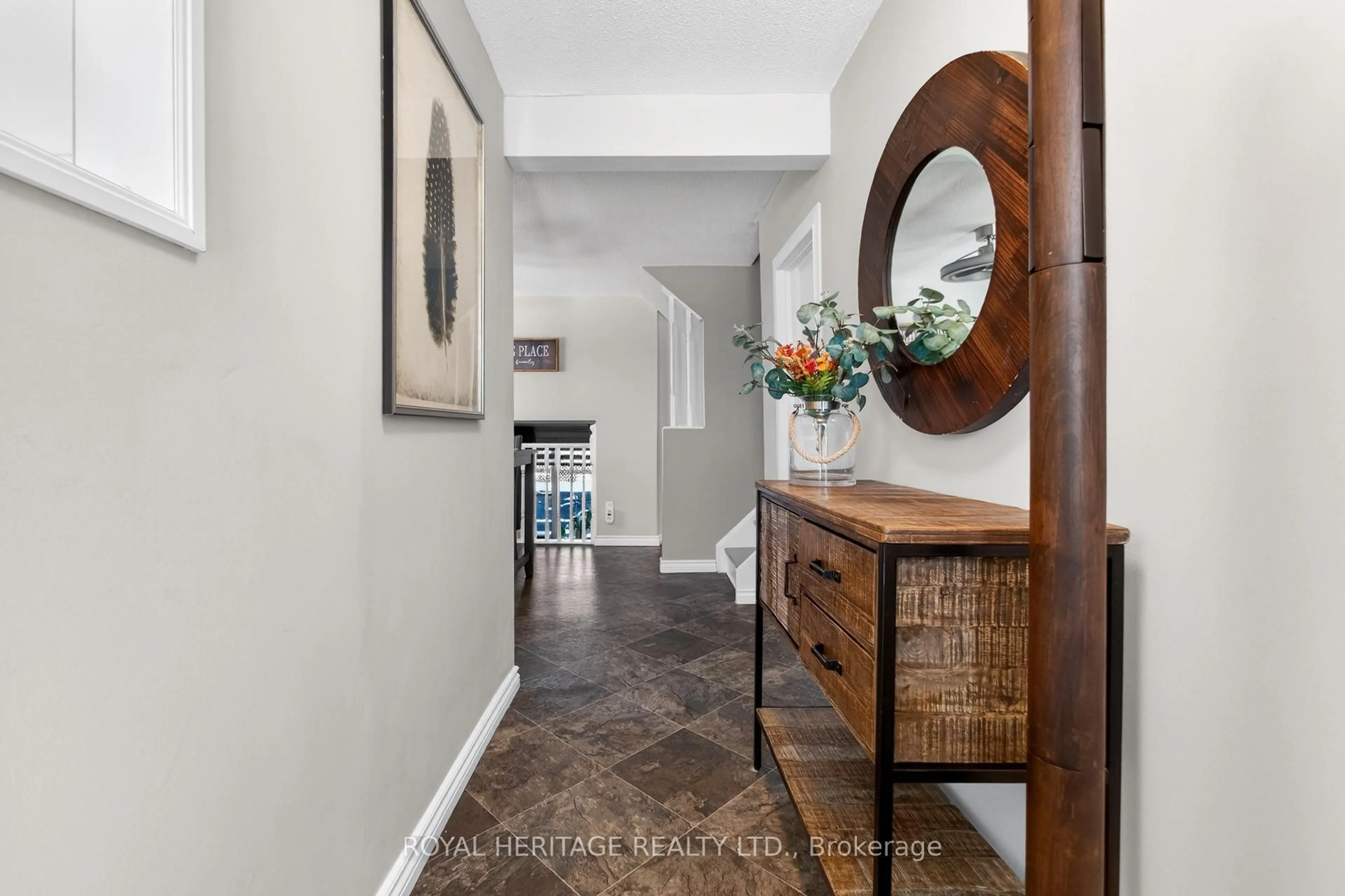 Indoor entryway for 535 Shingle Bridge Pl, Cambridge Ontario N3H 5C4
