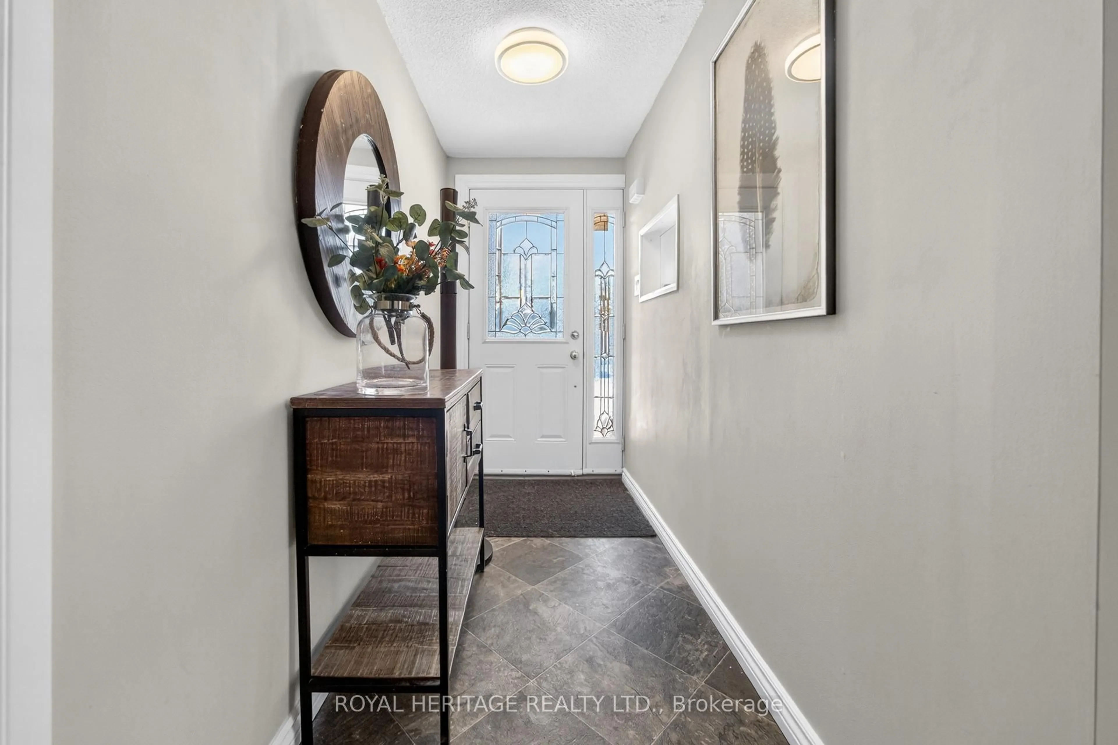 Indoor entryway for 535 Shingle Bridge Pl, Cambridge Ontario N3H 5C4