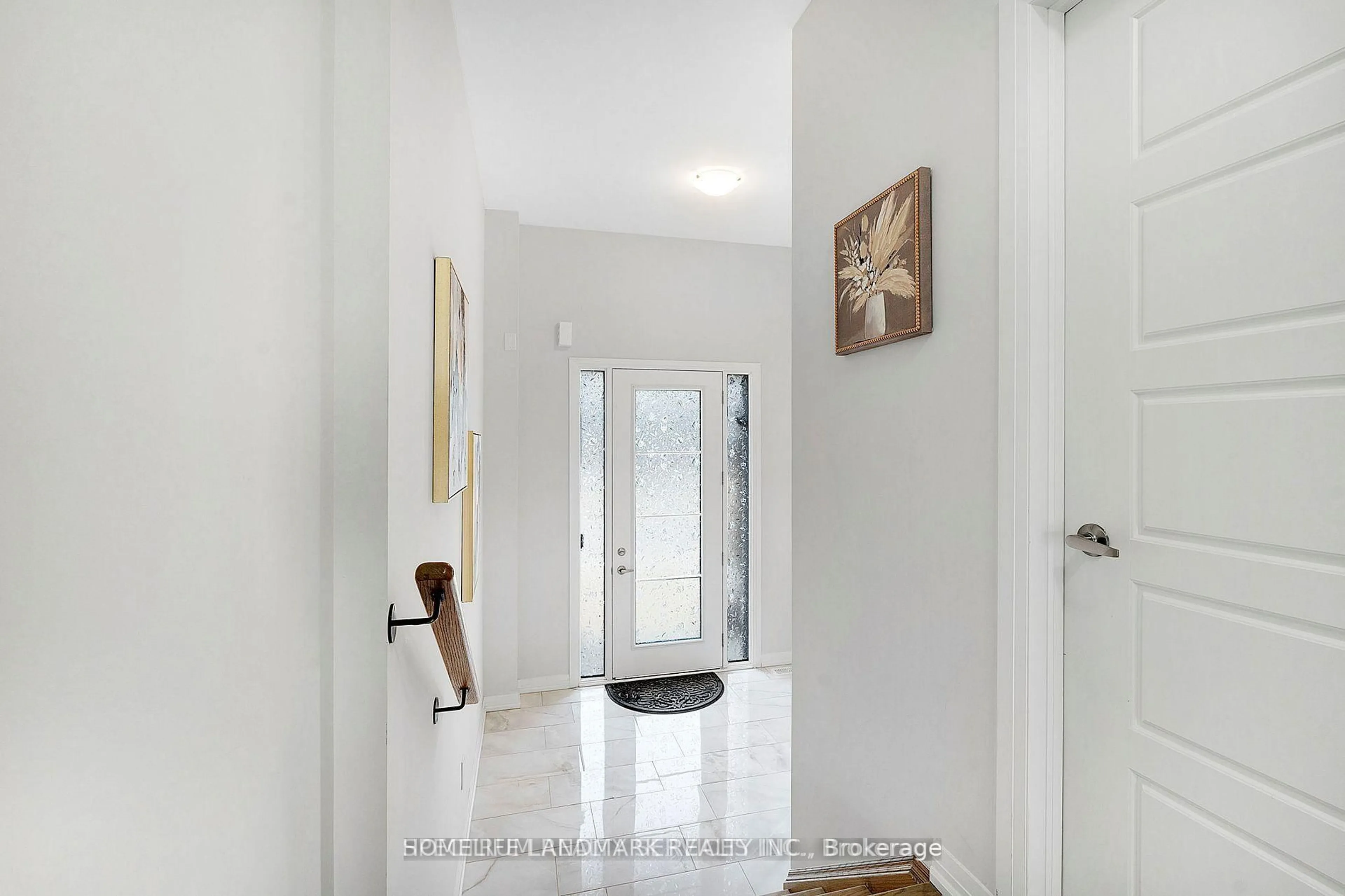 Indoor foyer for 11 Blackburn St, Cambridge Ontario N1S 0E1