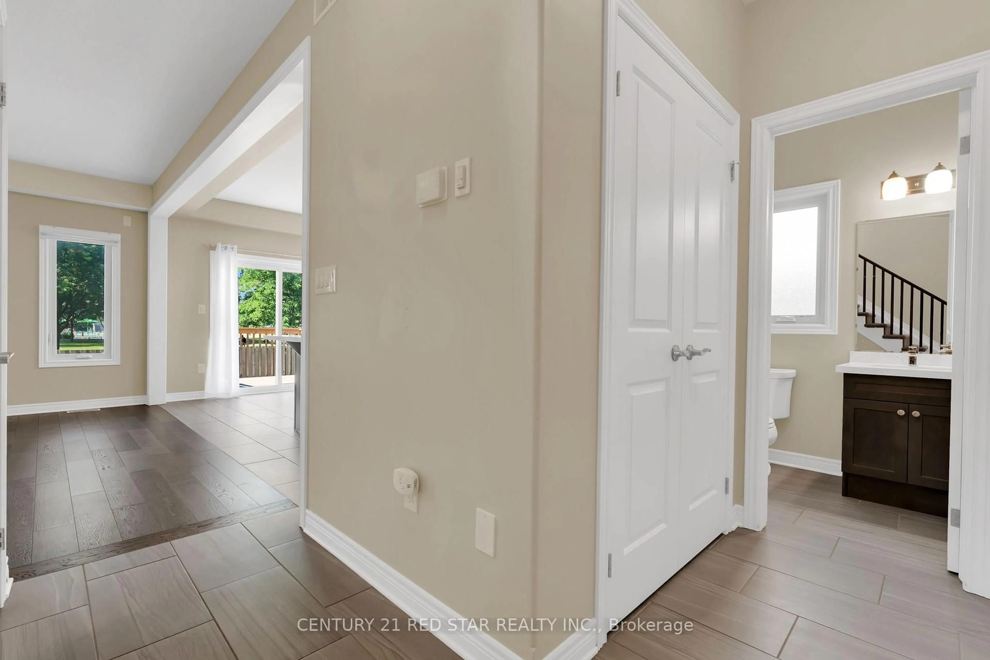 Indoor entryway for 55 Laurent Ave, Welland Ontario L3B 0E2