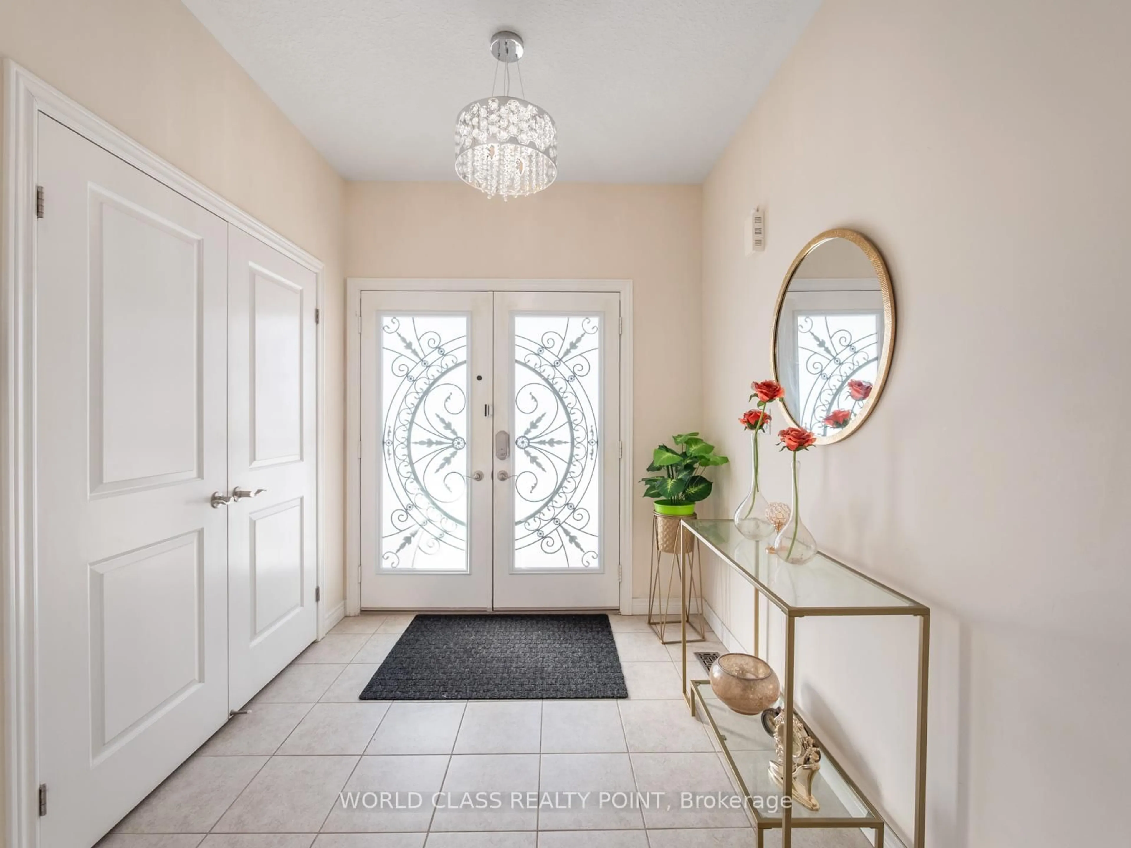 Indoor entryway for 22 Bethune Ave, Hamilton Ontario L0R 1P0