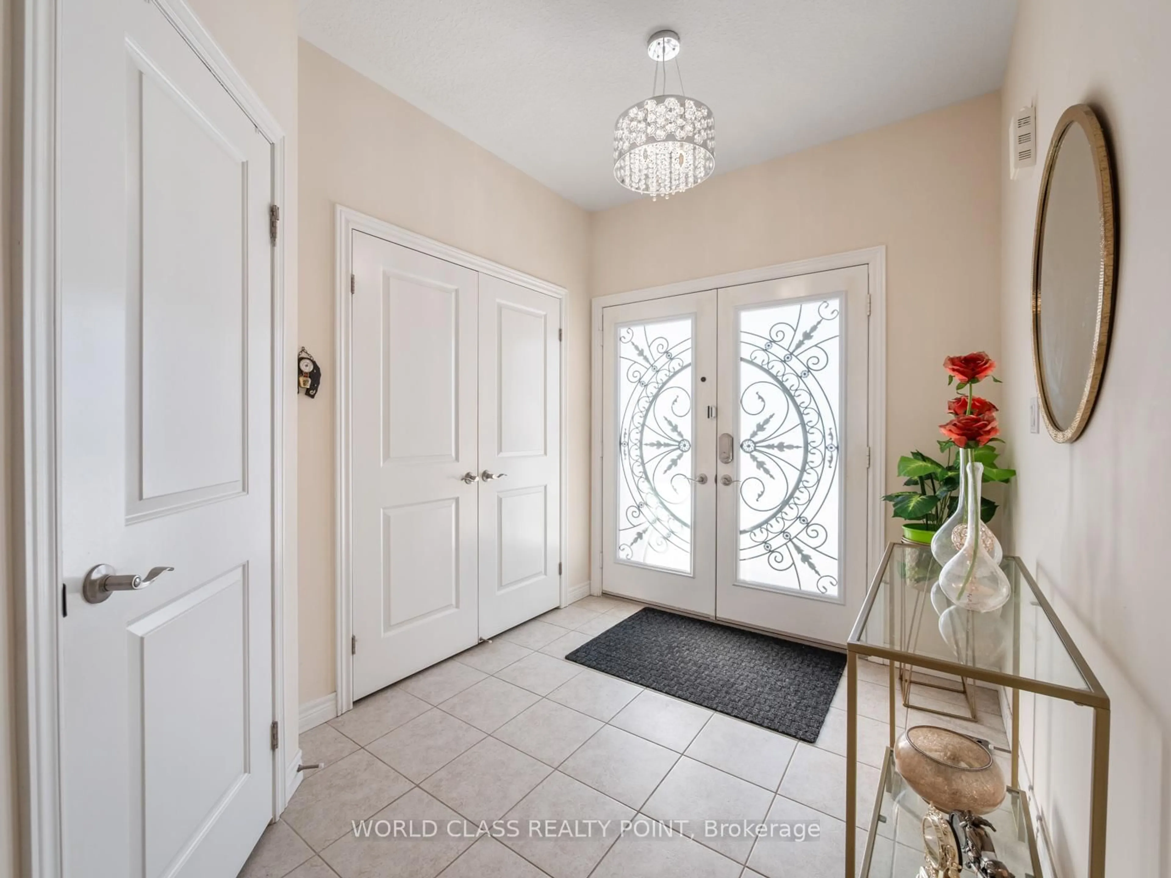 Indoor entryway for 22 Bethune Ave, Hamilton Ontario L0R 1P0