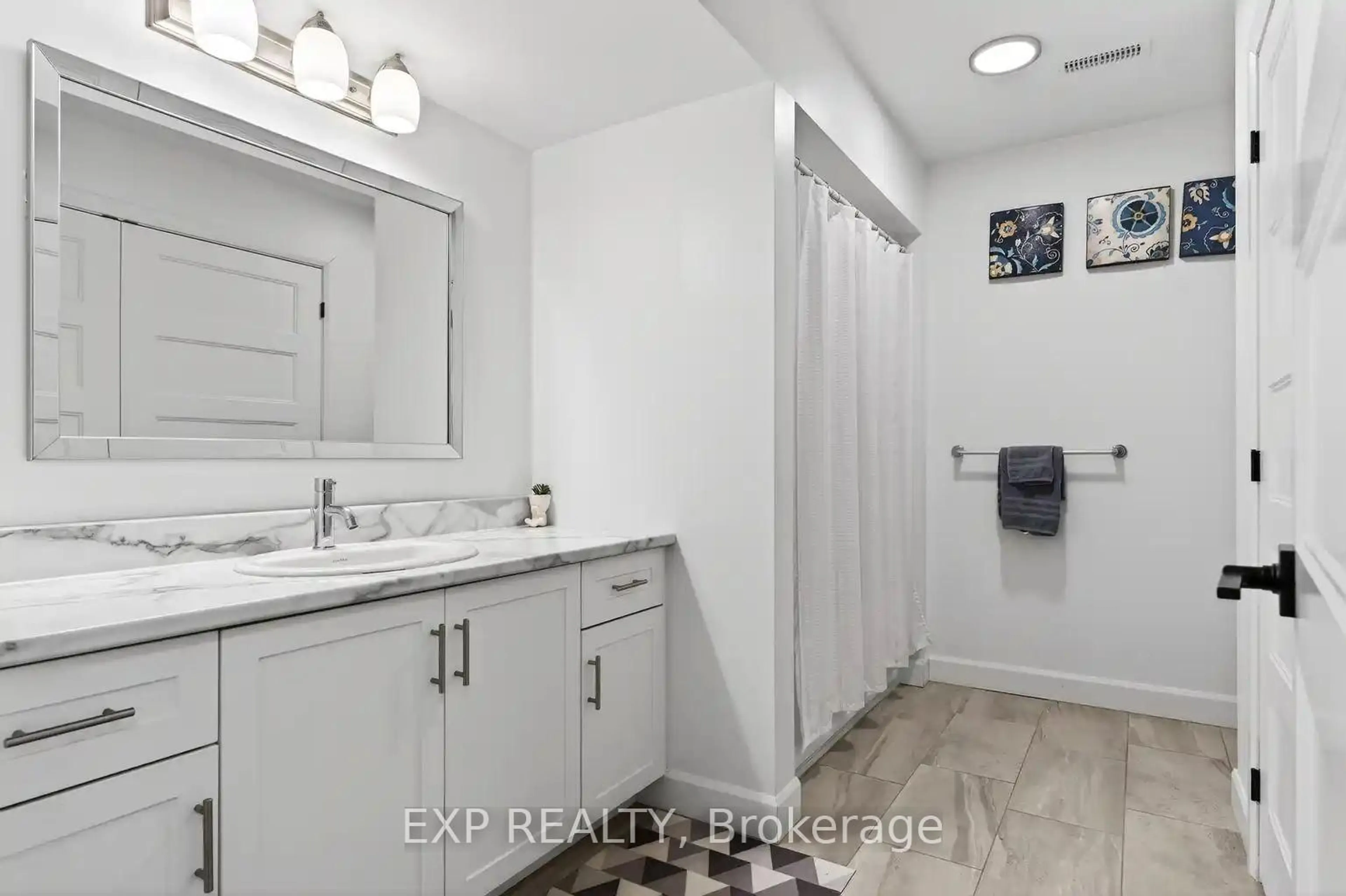 Standard bathroom, ceramic/tile floor for 2390 Watson Cres, Cornwall Ontario K6H 0H8