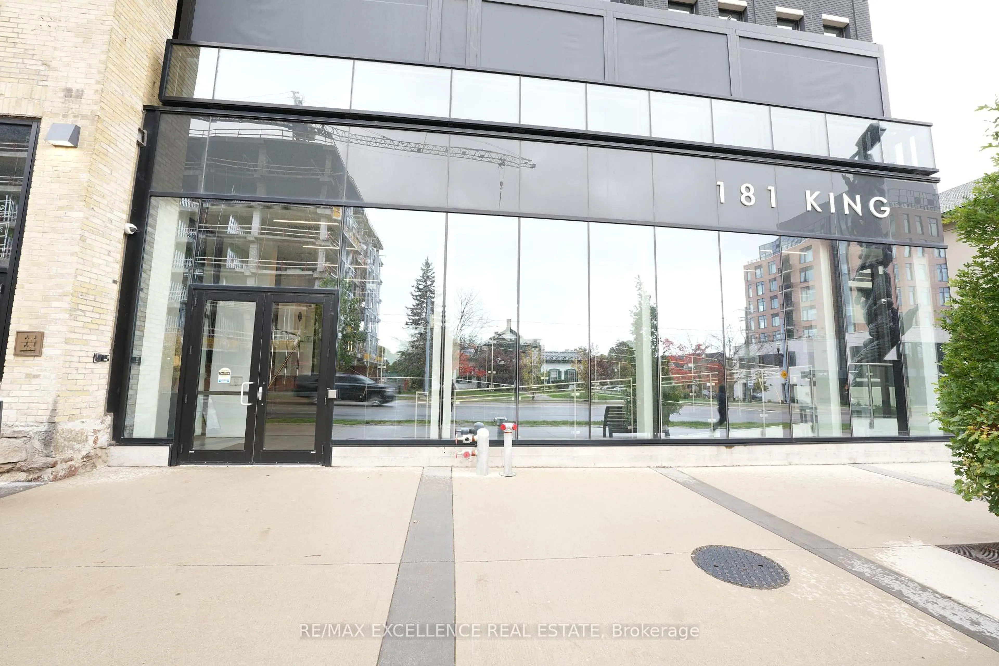 Indoor foyer for 181 King St #1002, Waterloo Ontario N2J 0E7