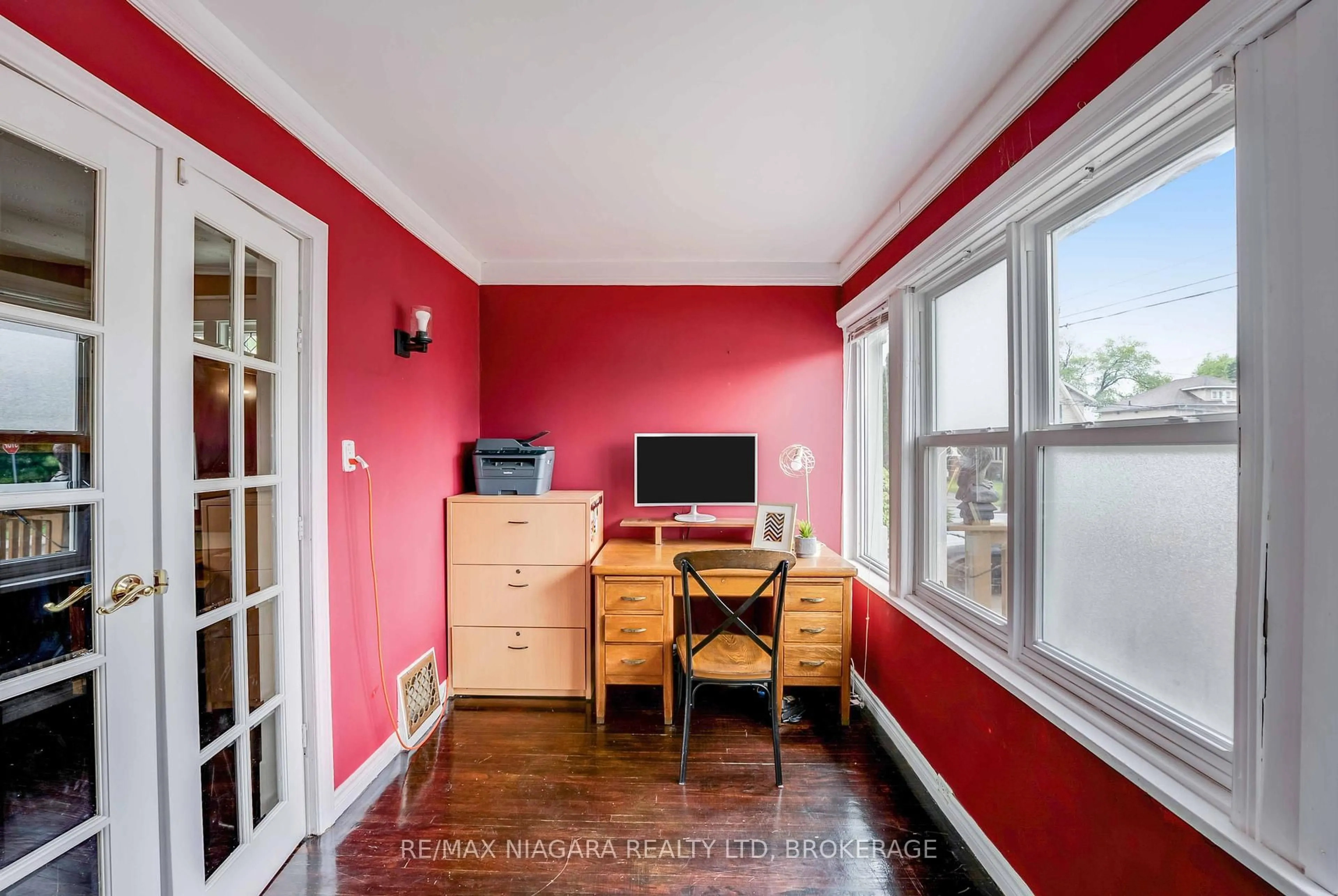 A pic of a room for 5078 Armoury St, Niagara Falls Ontario L2E 1T4