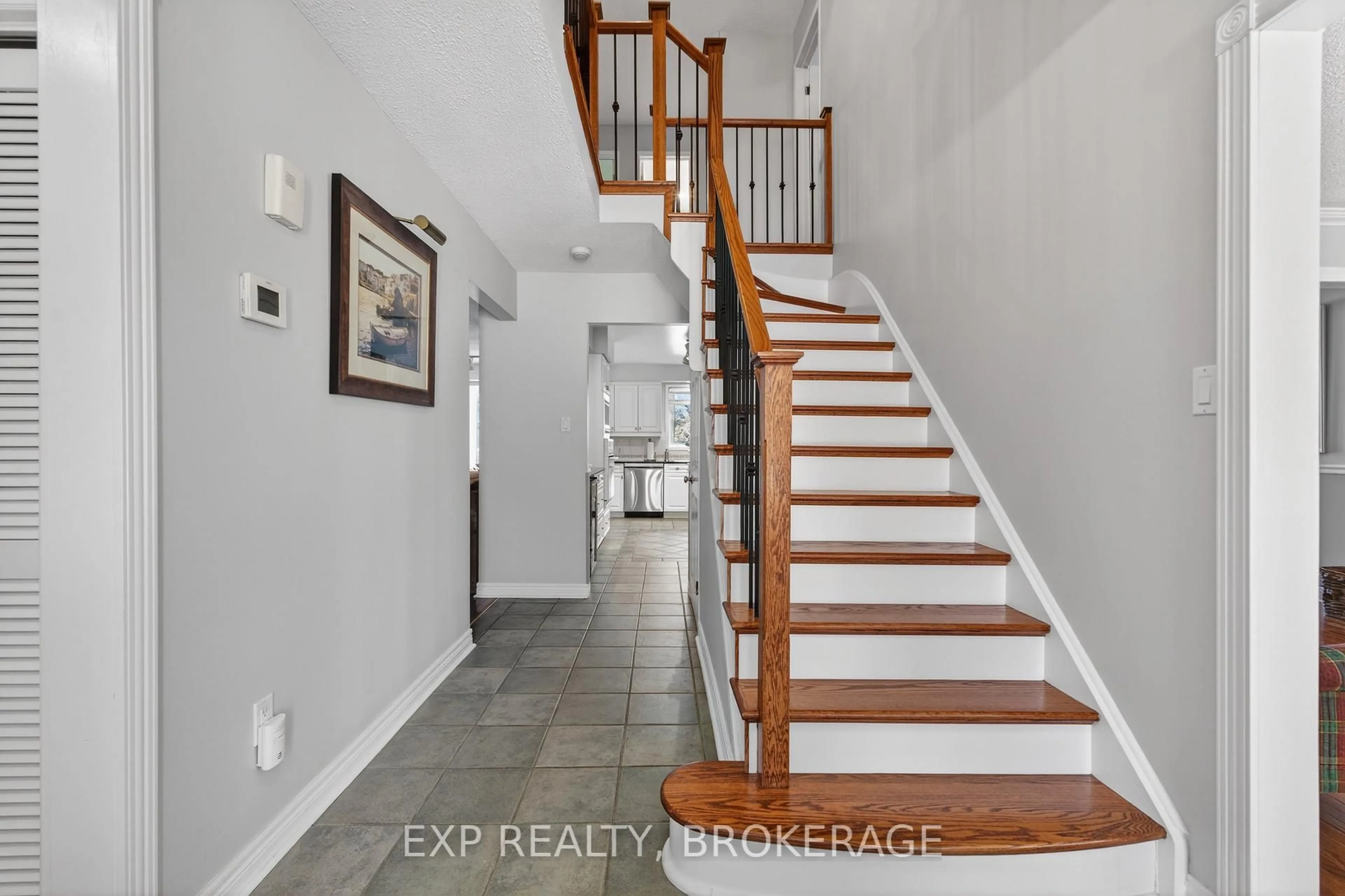 Indoor entryway for 578 SYCAMORE St, Kingston Ontario K7M 7L8