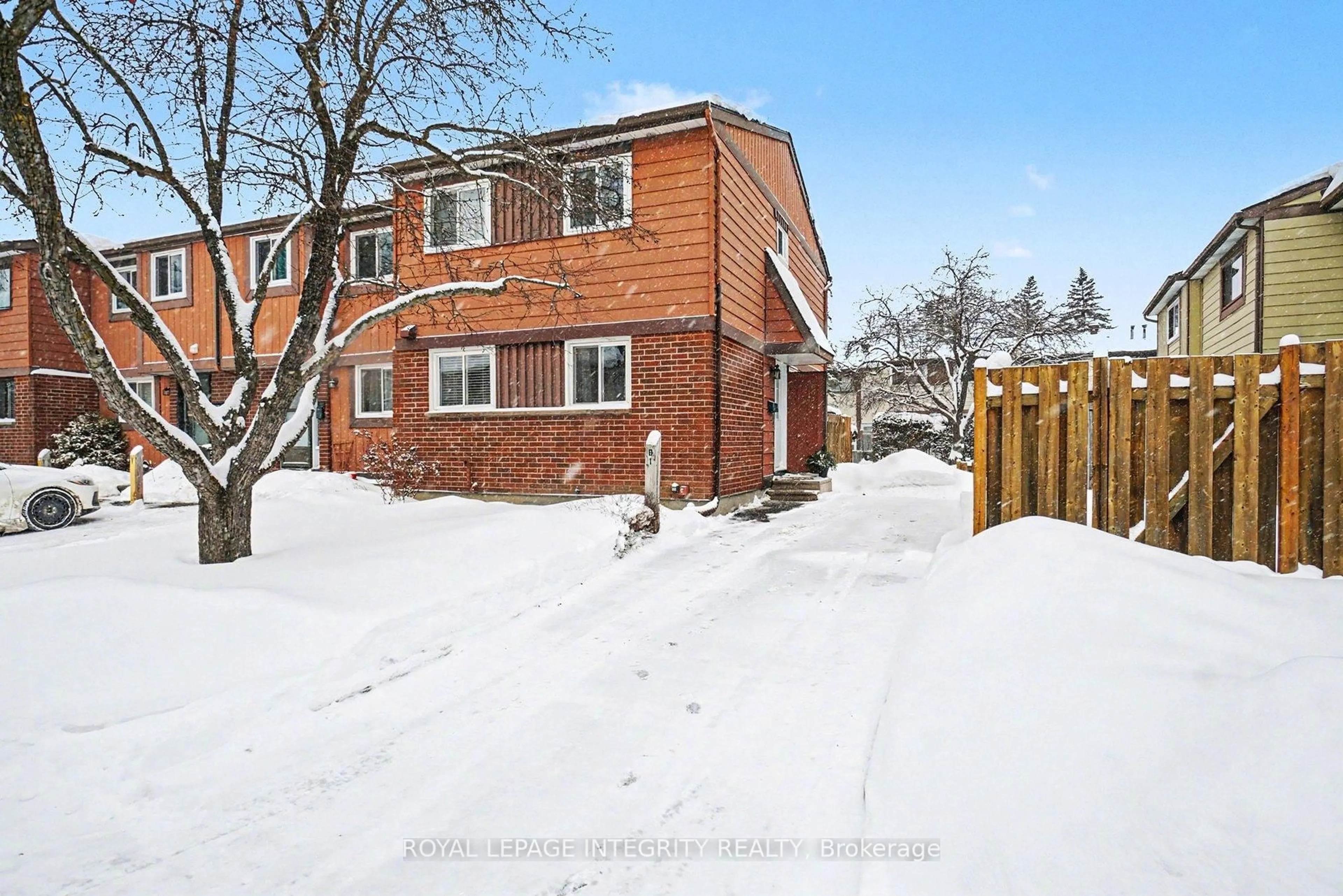 A pic from outside/outdoor area/front of a property/back of a property/a pic from drone, street for 2003 Falkirk Cres #61, Ottawa Ontario K1B 4Y8