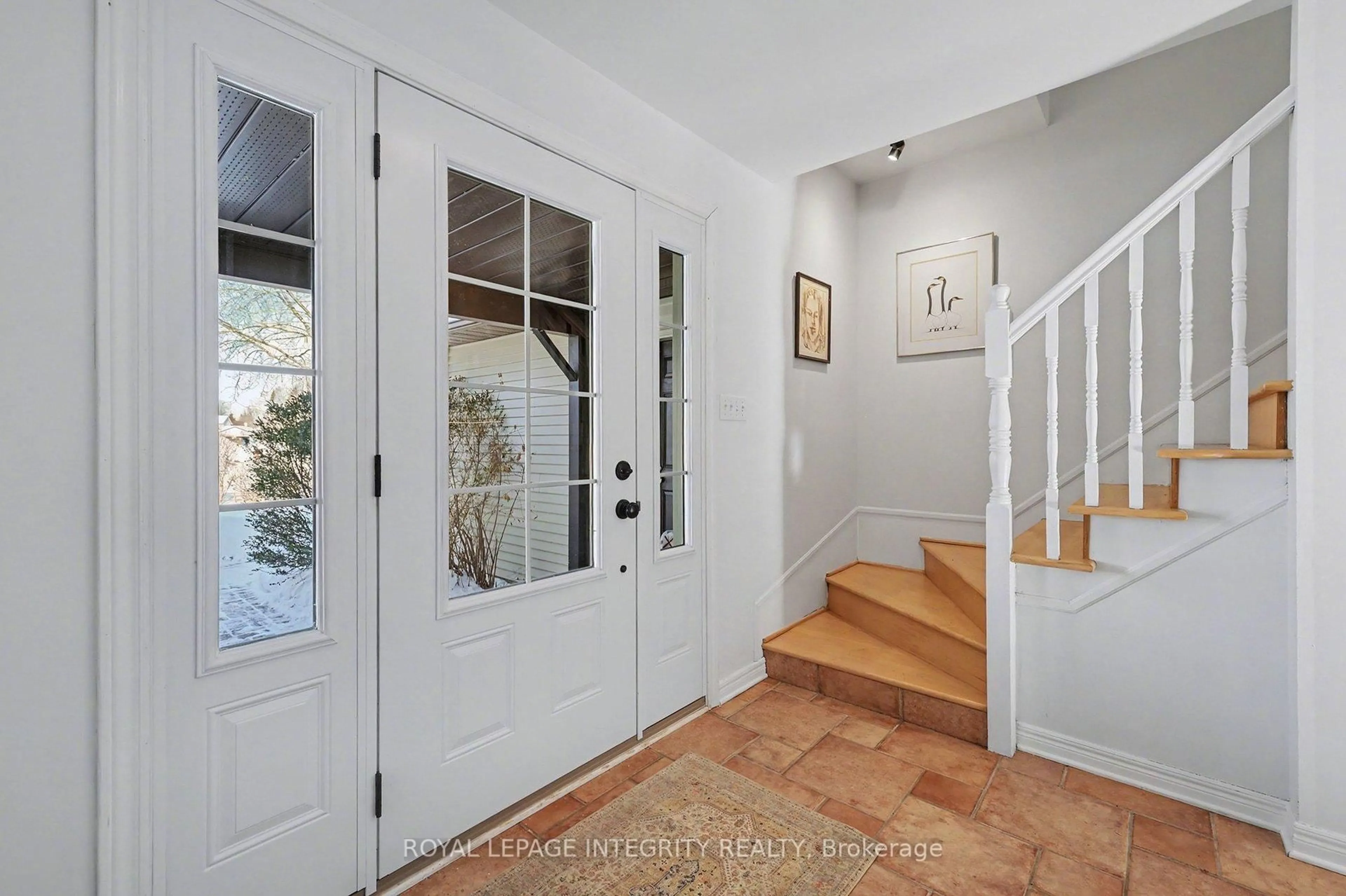 Indoor entryway for 1231 Clothier Crt, Ottawa Ontario K4M 1C8