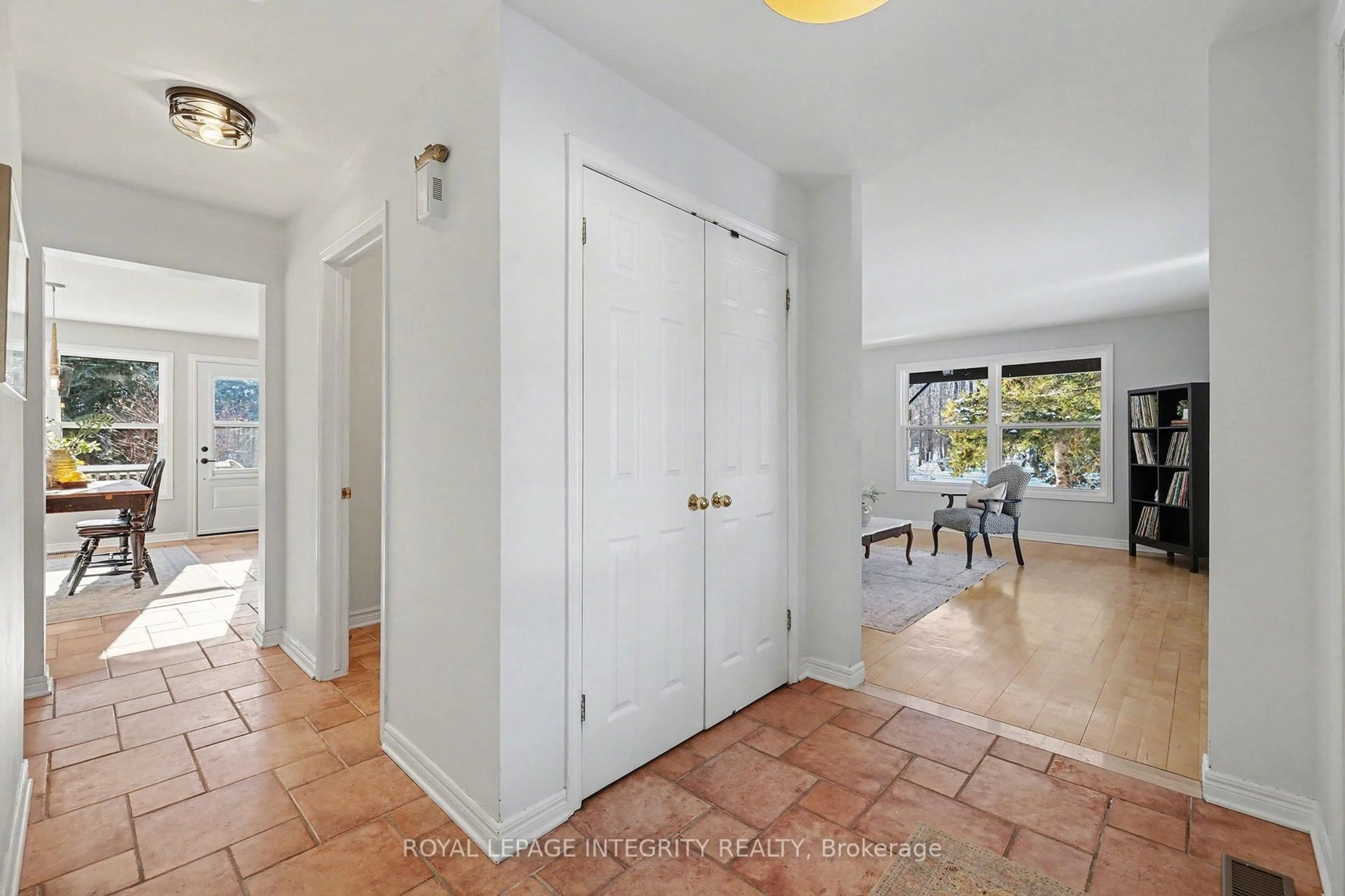 Indoor entryway for 1231 Clothier Crt, Ottawa Ontario K4M 1C8