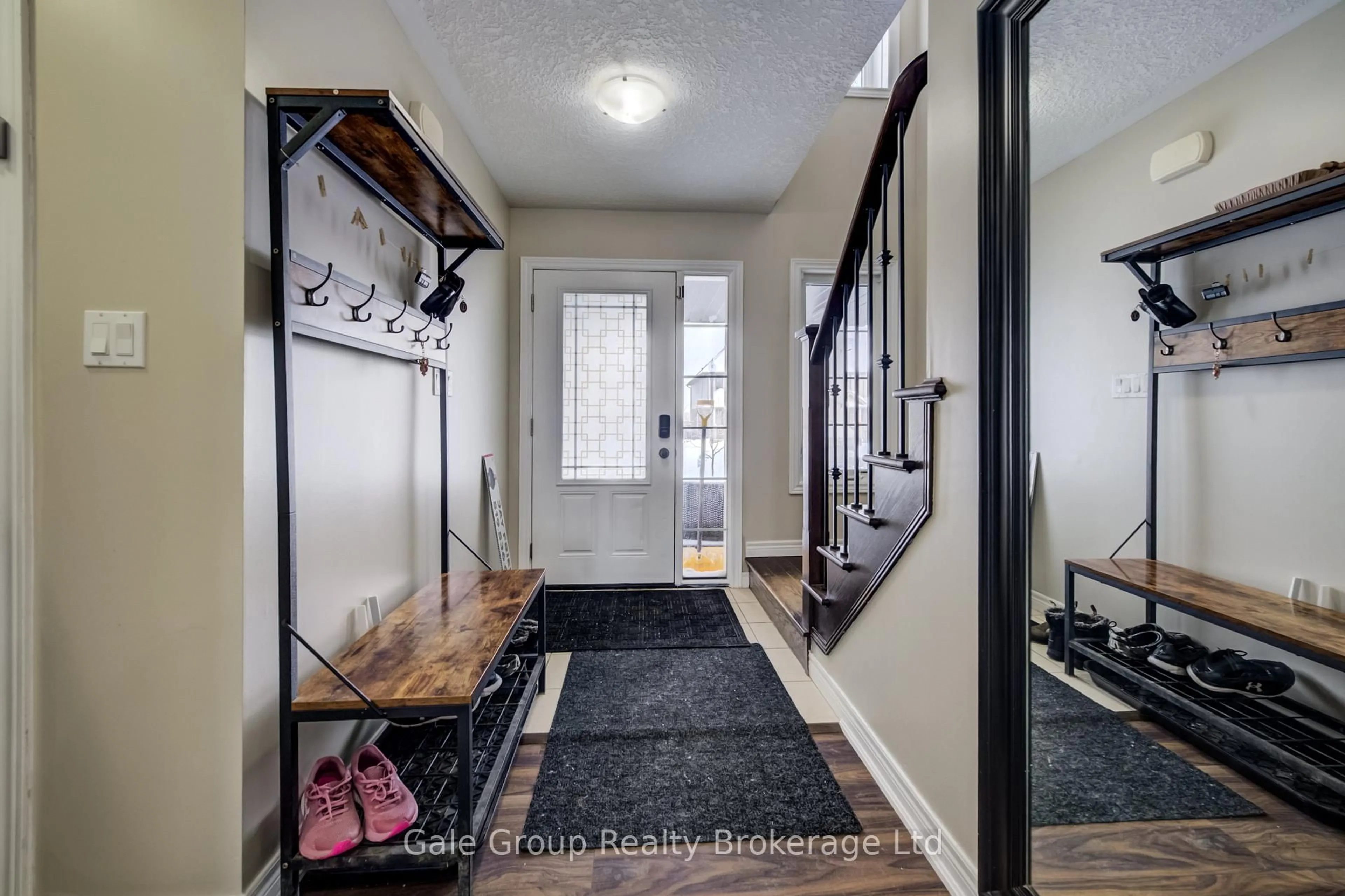 Indoor entryway for 1444 DUNKIRK Ave, Woodstock Ontario N4T 0J6