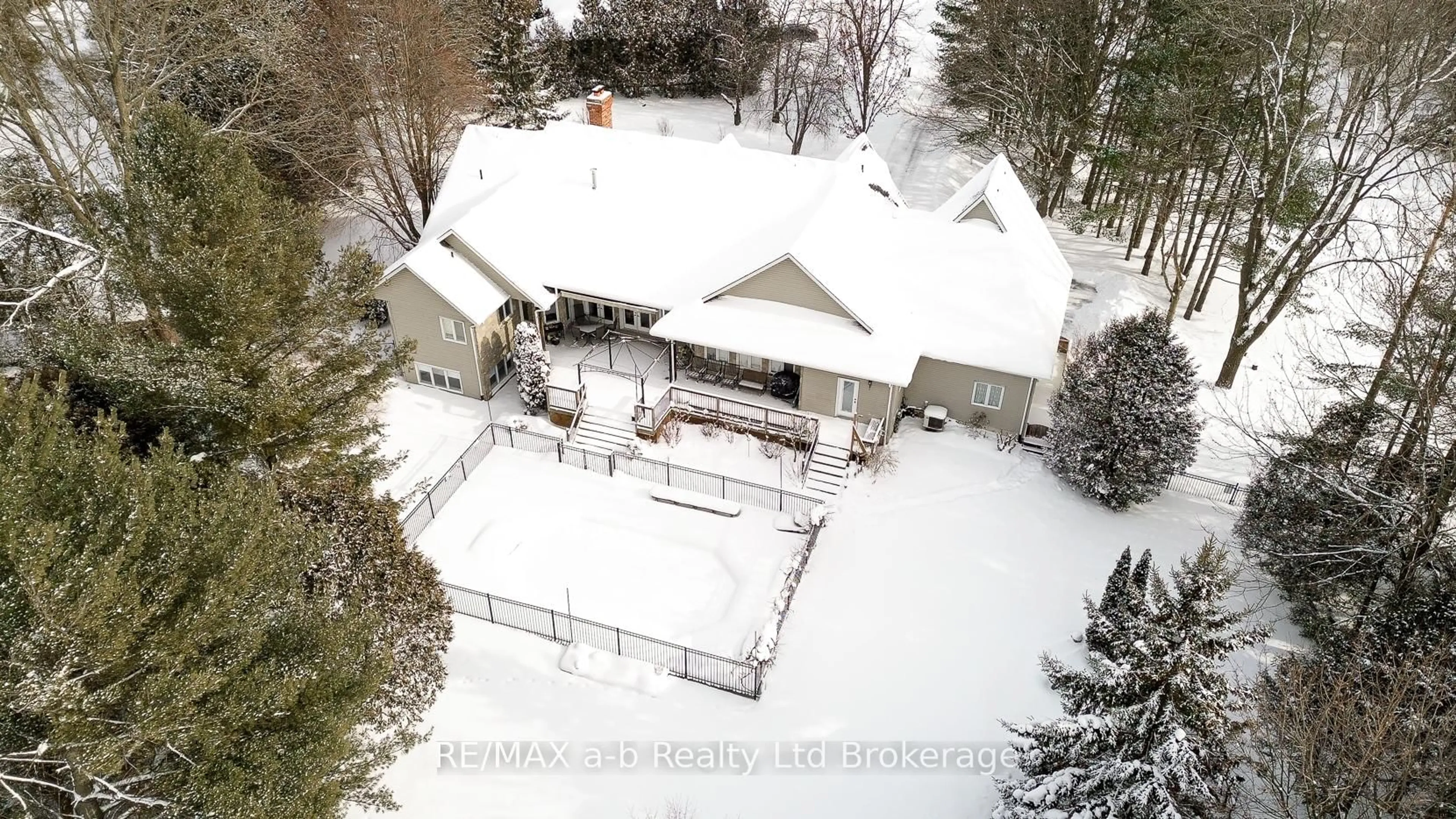 A pic from outside/outdoor area/front of a property/back of a property/a pic from drone, building for 11 Norsworthy Lane, Ingersoll Ontario N5C 4G5