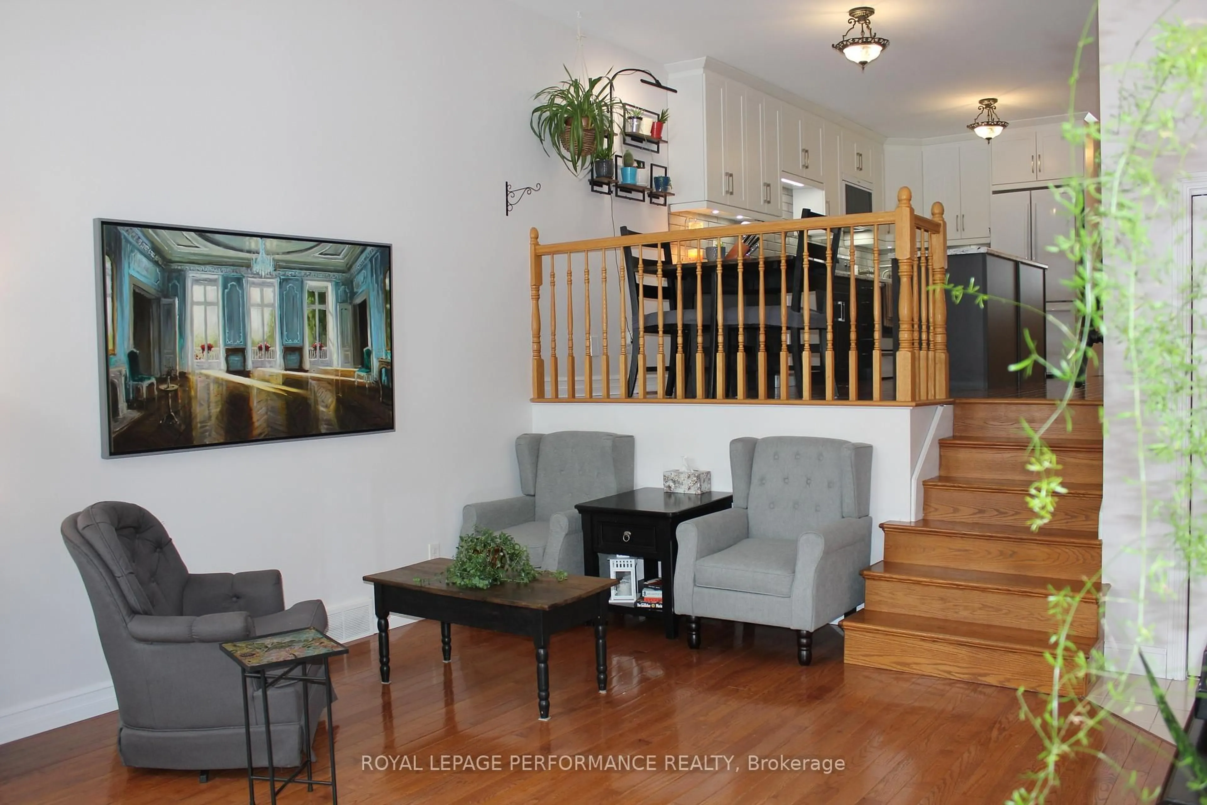 Indoor foyer for 1791 Cumberland St, Cornwall Ontario K6J 5V1
