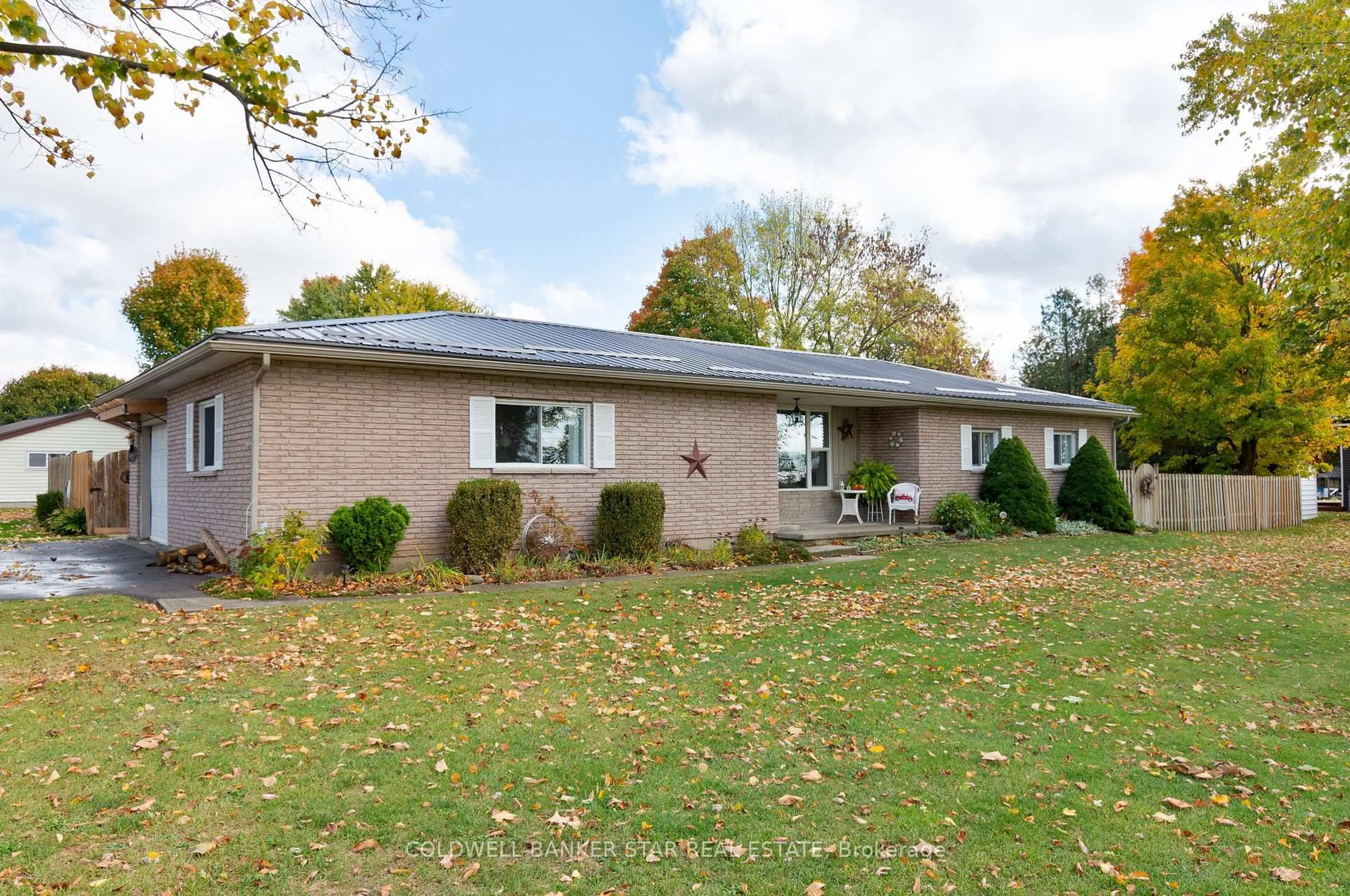 Home with brick exterior material, unknown for 35613 Victoria St, Southwold Ontario N0L 1K0