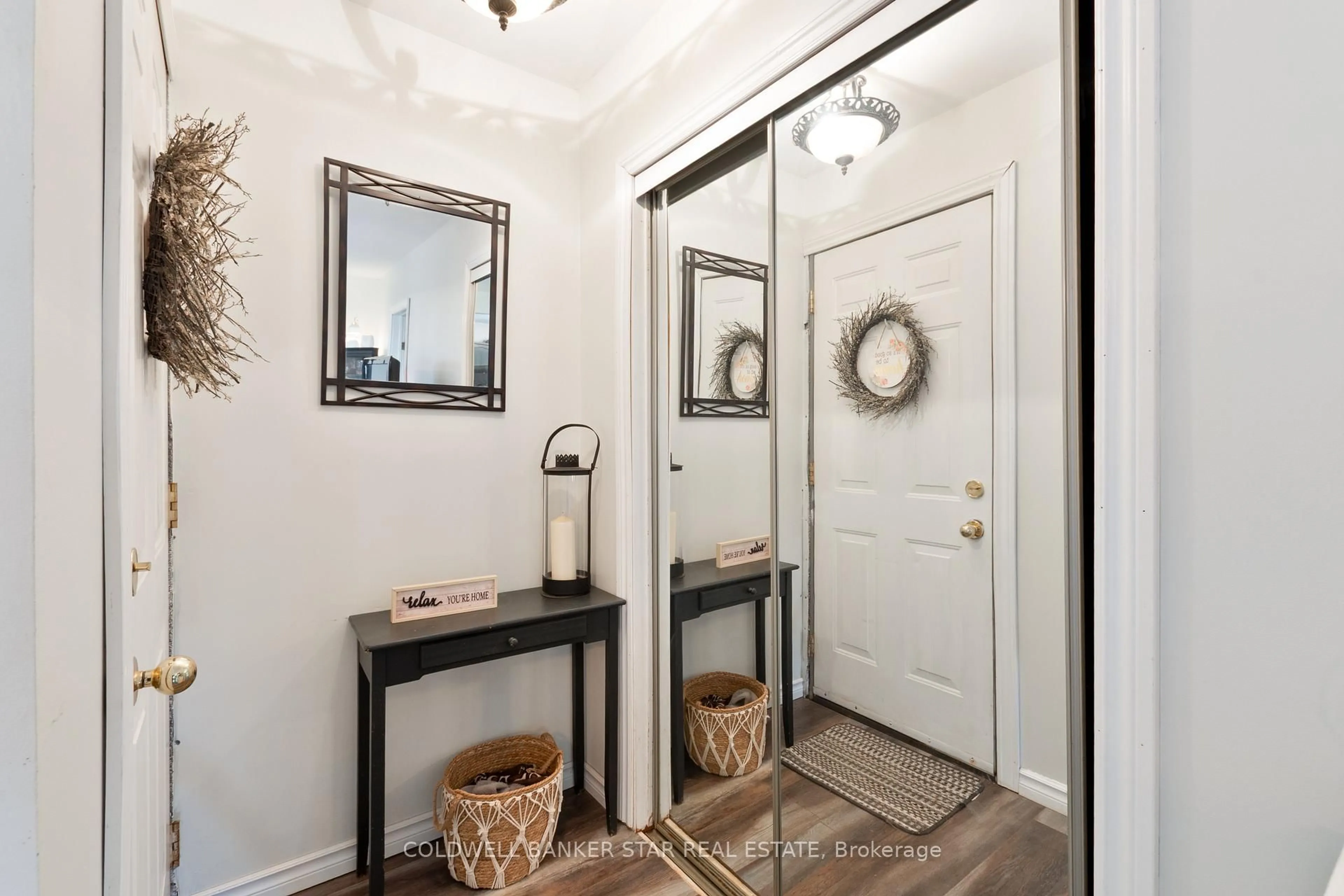 Indoor entryway for 35613 Victoria St, Southwold Ontario N0L 1K0