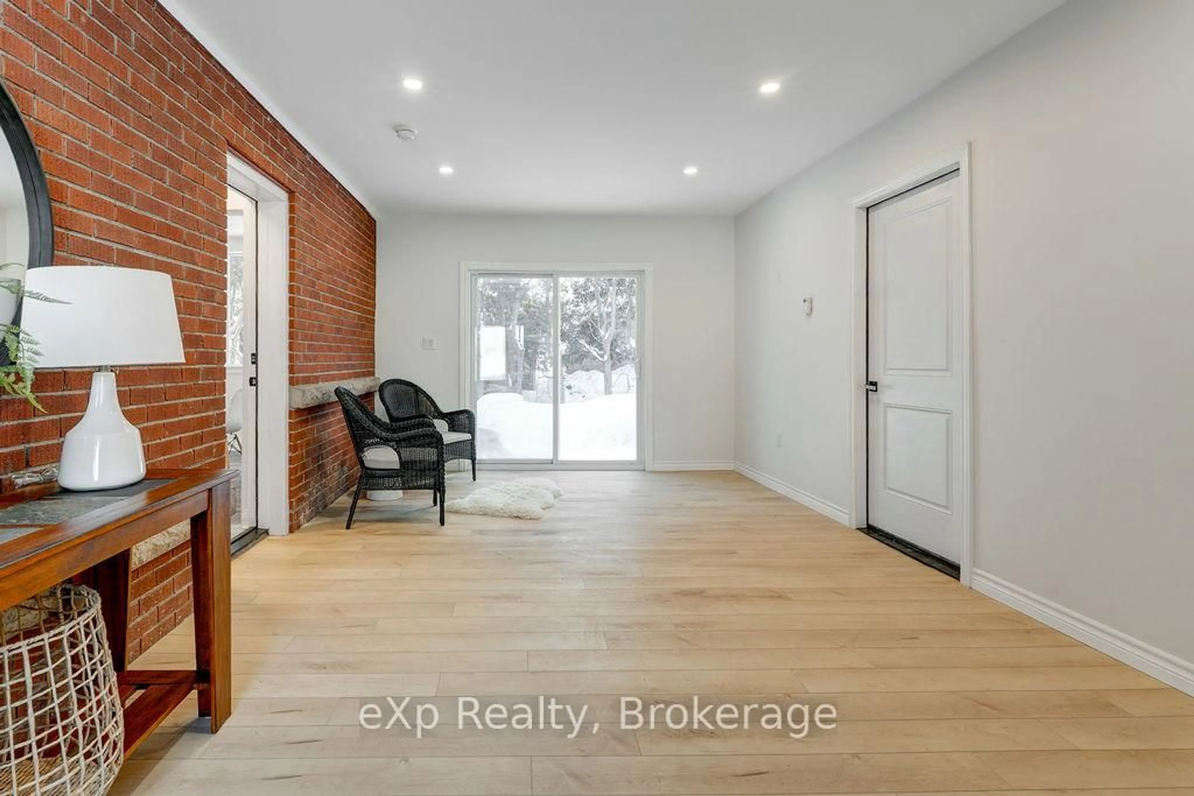 Indoor entryway for 1201 Hawthorne Dr, Greater Sudbury Ontario P3A 1K5