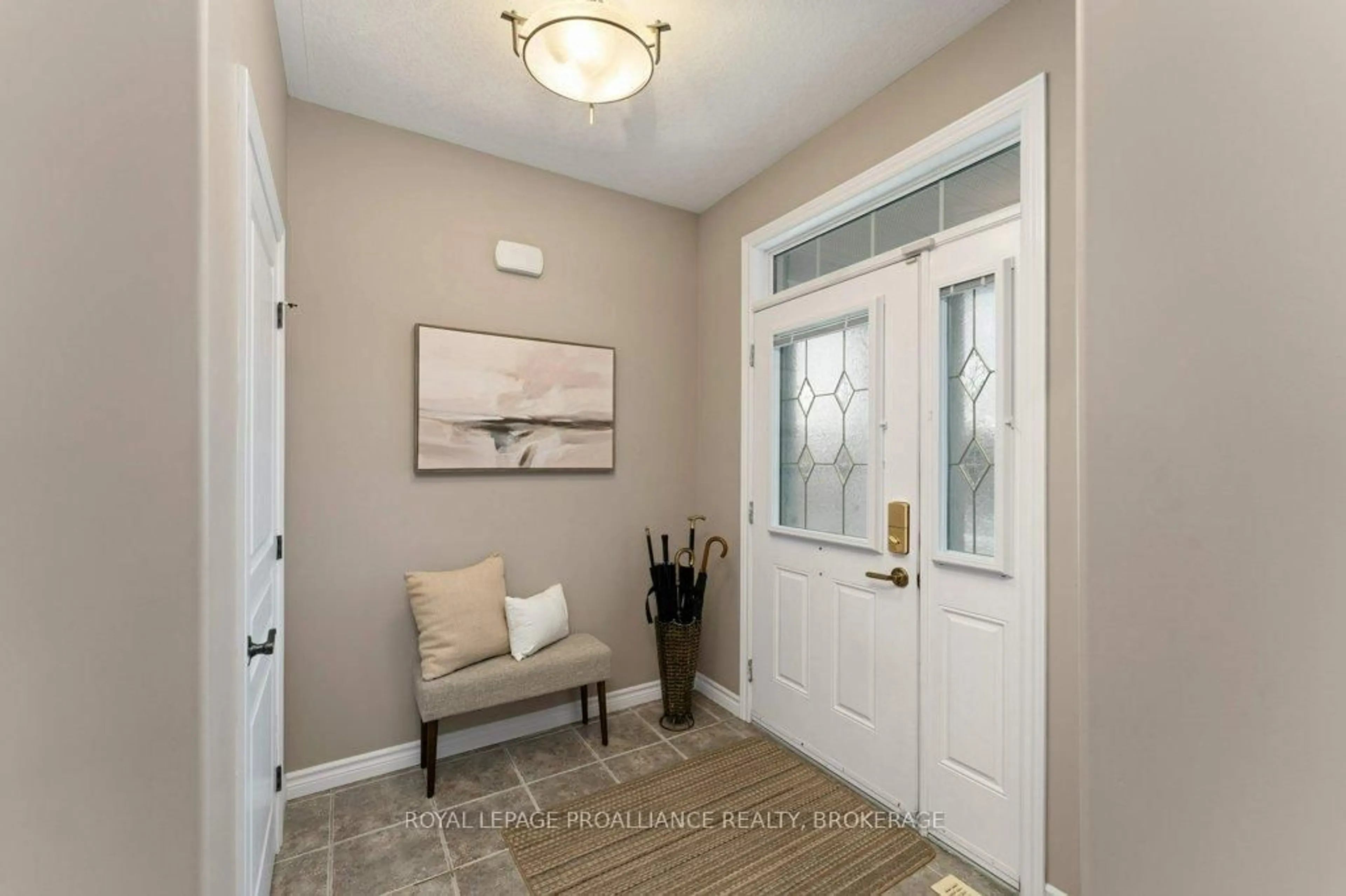 Indoor entryway for 524 Baldwin Crt, Kingston Ontario K7P 0C8