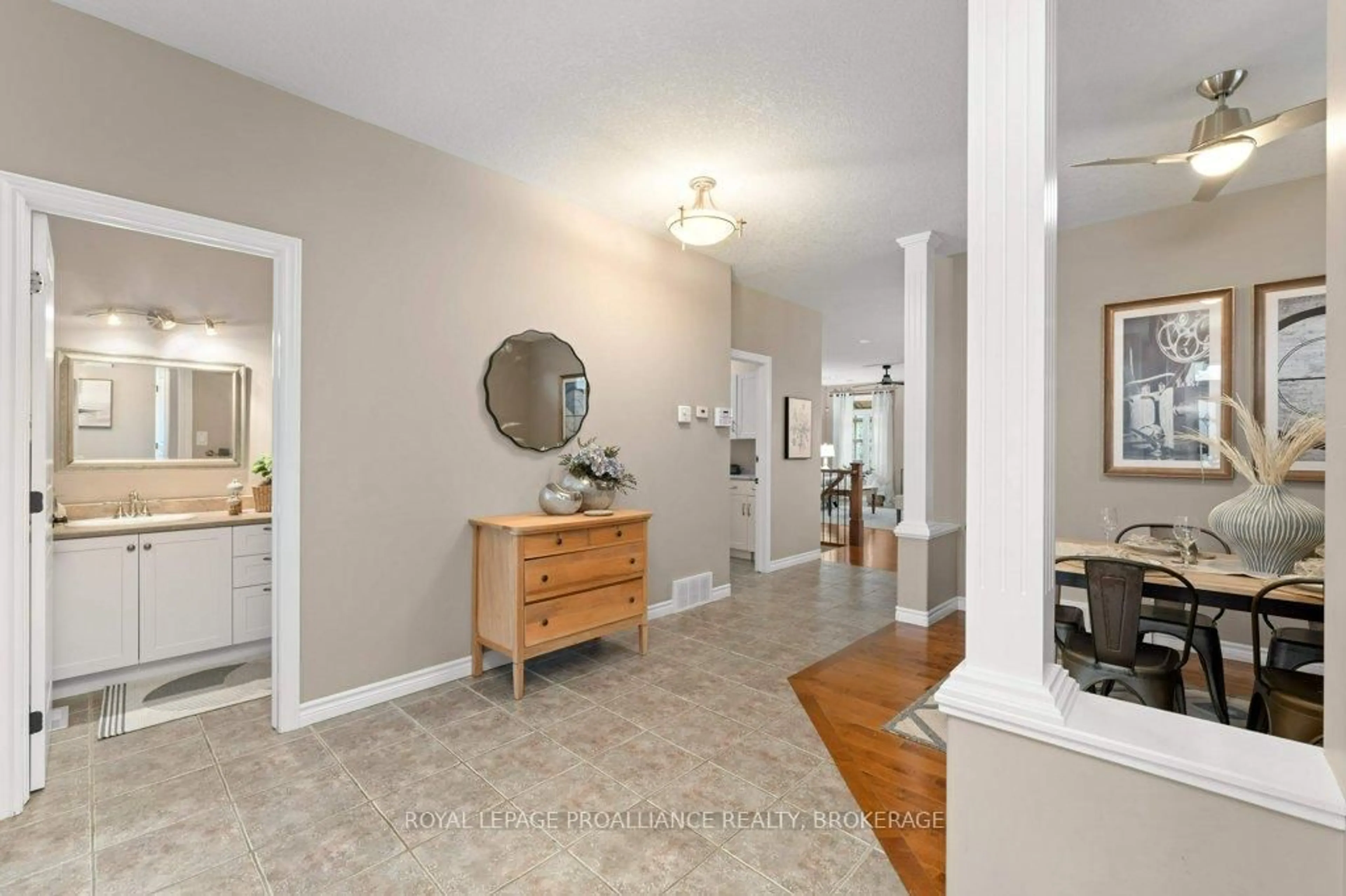Indoor entryway for 524 Baldwin Crt, Kingston Ontario K7P 0C8