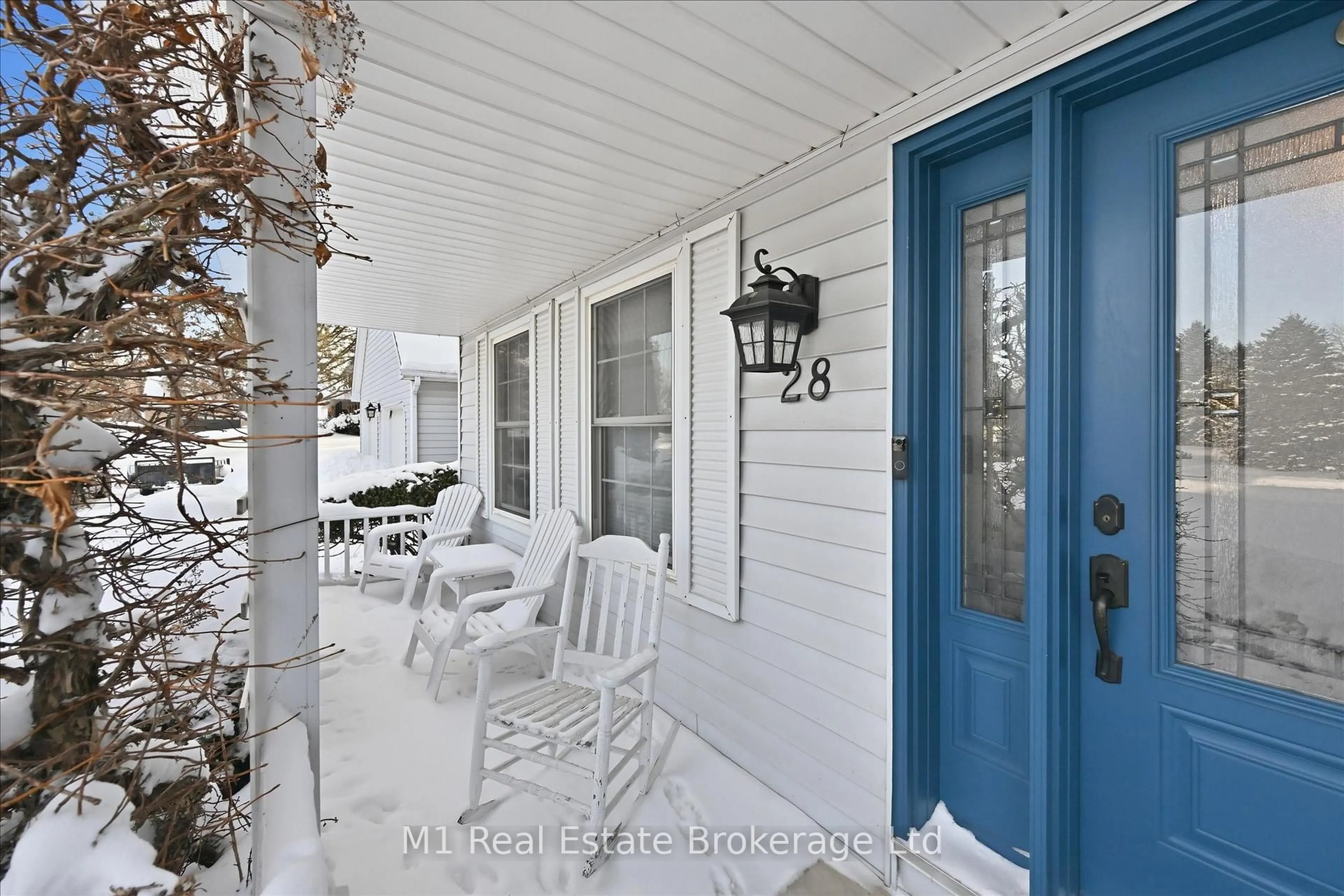 Indoor entryway for 28 Weneil Dr, Hamilton Ontario L8B 0Z6