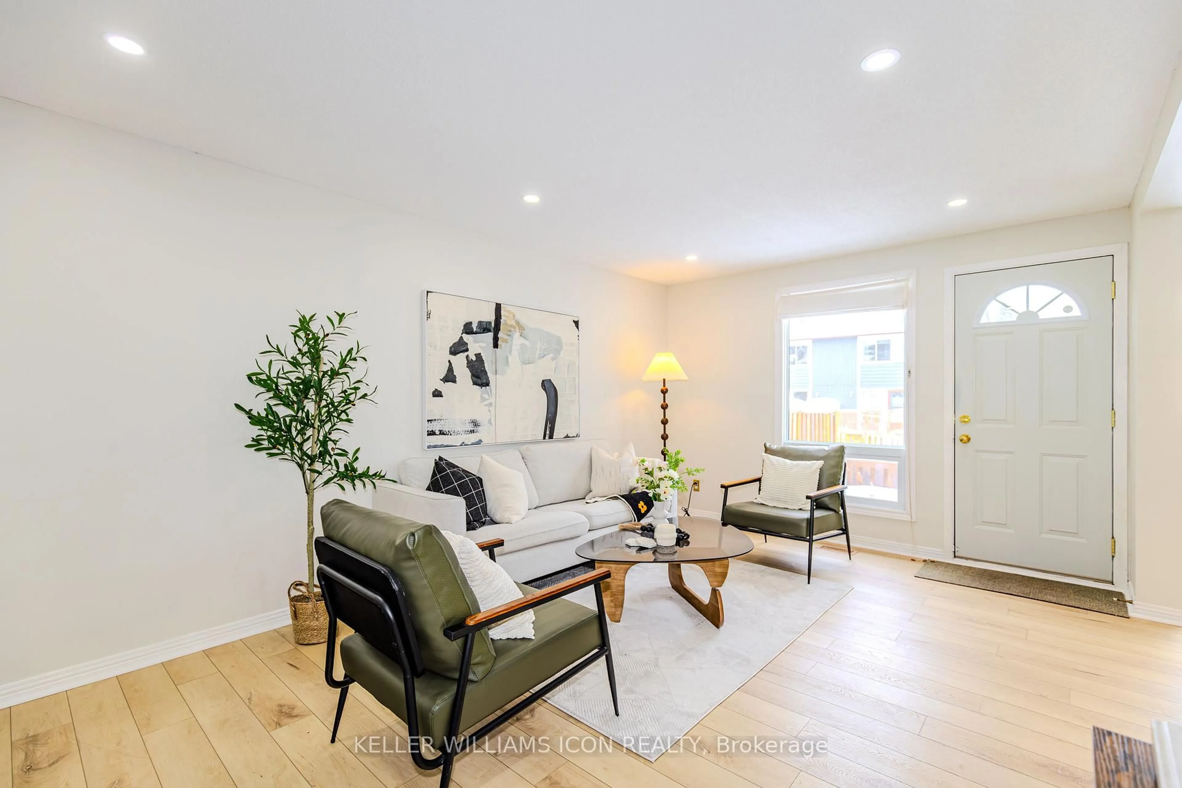 Living room with furniture, unknown for 8 Sherway Dr, Ottawa Ontario K2J 1N3