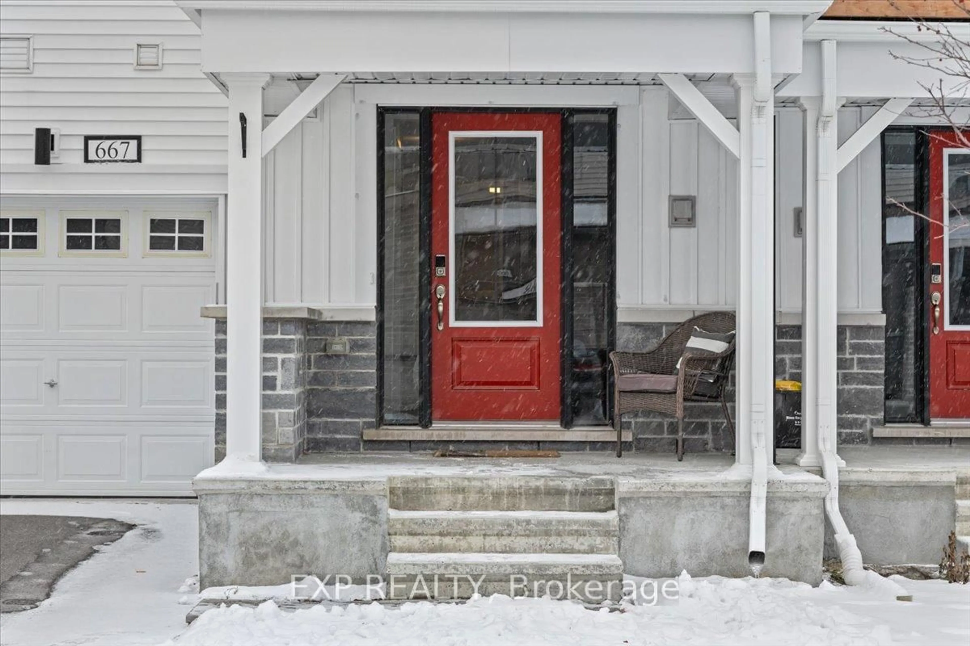 Indoor entryway for 667 Cygnus St, Ottawa Ontario K2J 7B3