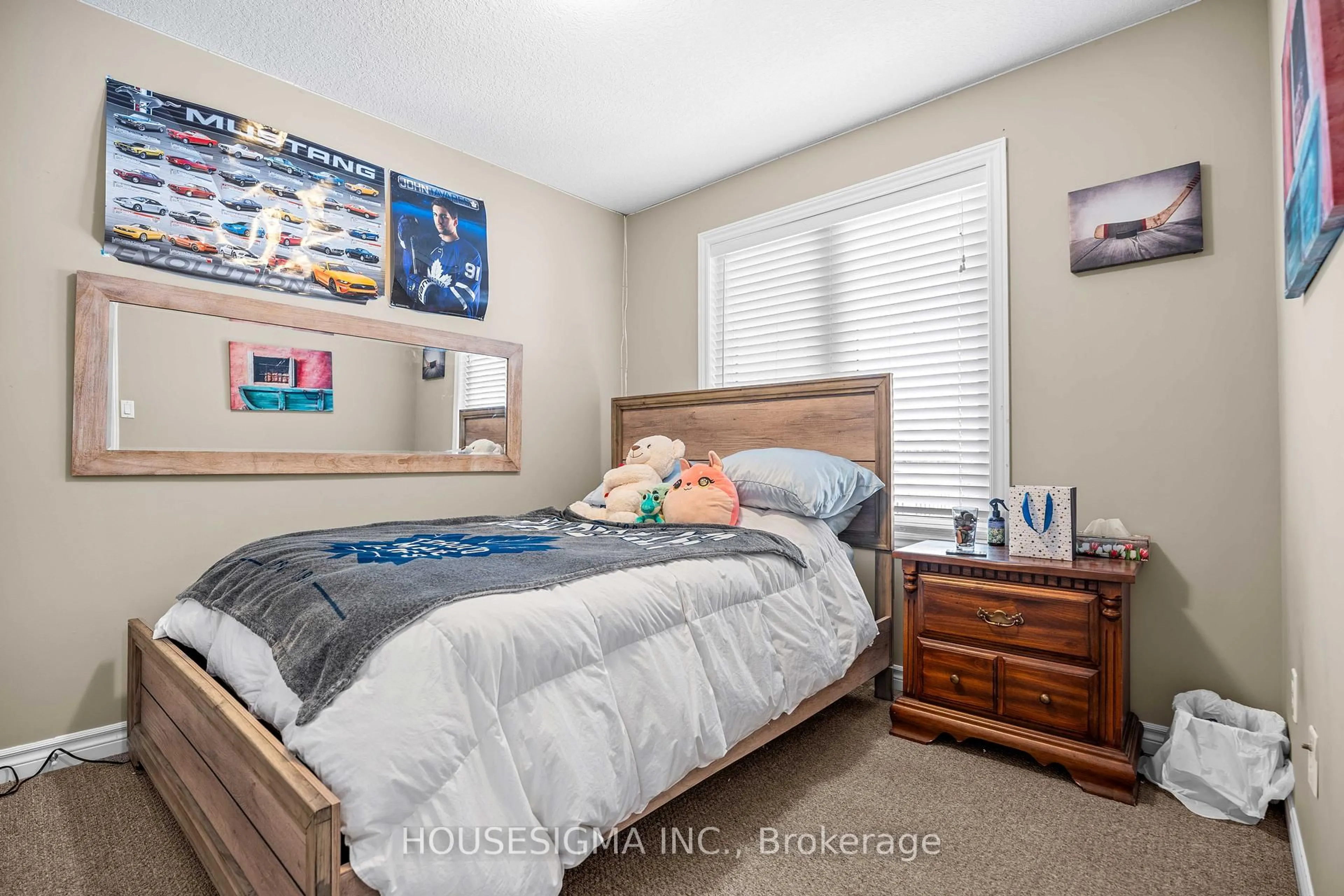 Bedroom with bed, wood/laminate floor for 23 Hampstead Crt, St. Thomas Ontario N5R 0E3