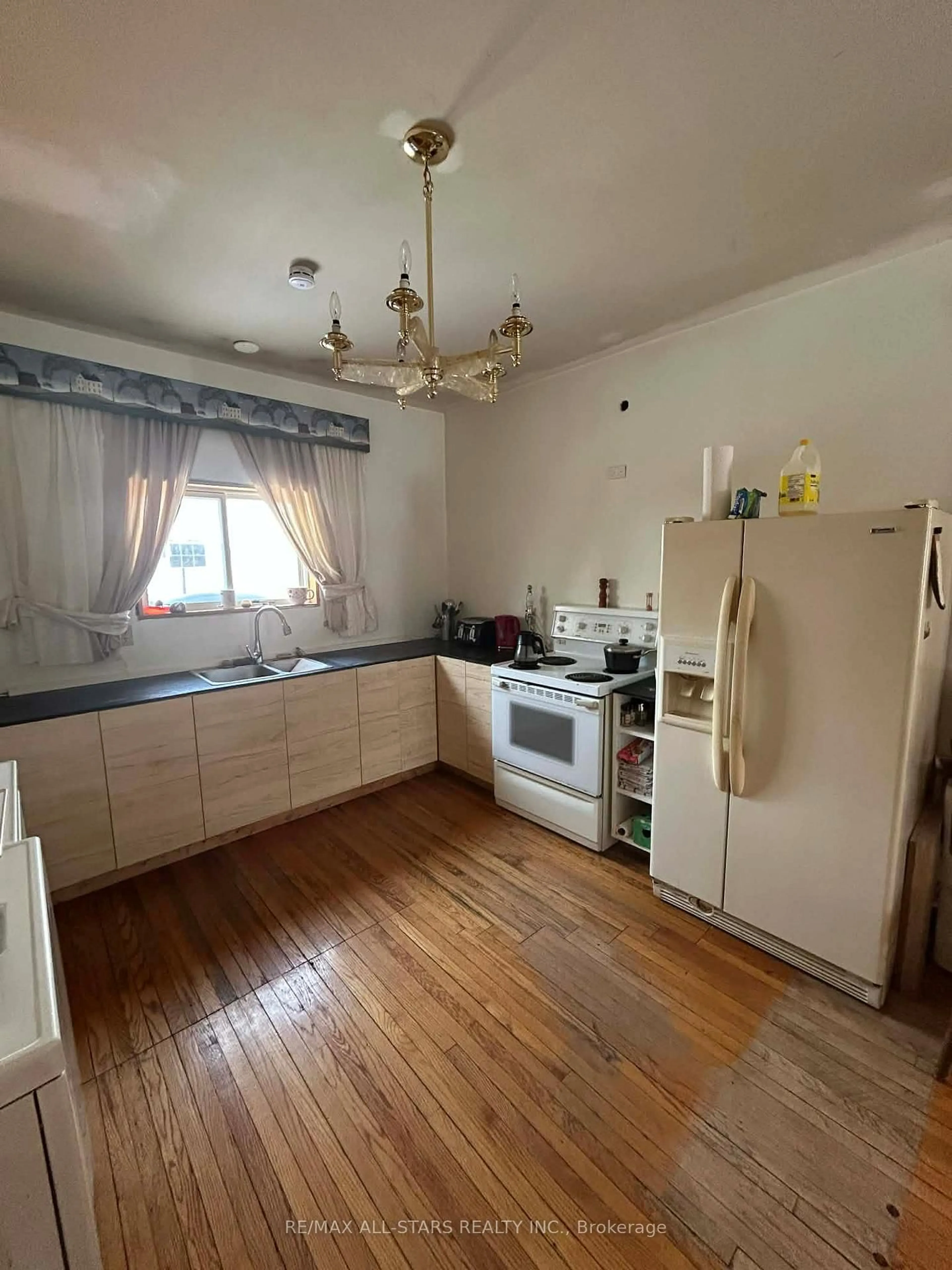 Standard kitchen, floor is not visible for 23 Victoria Ave, Kawartha Lakes Ontario K9V 4E6