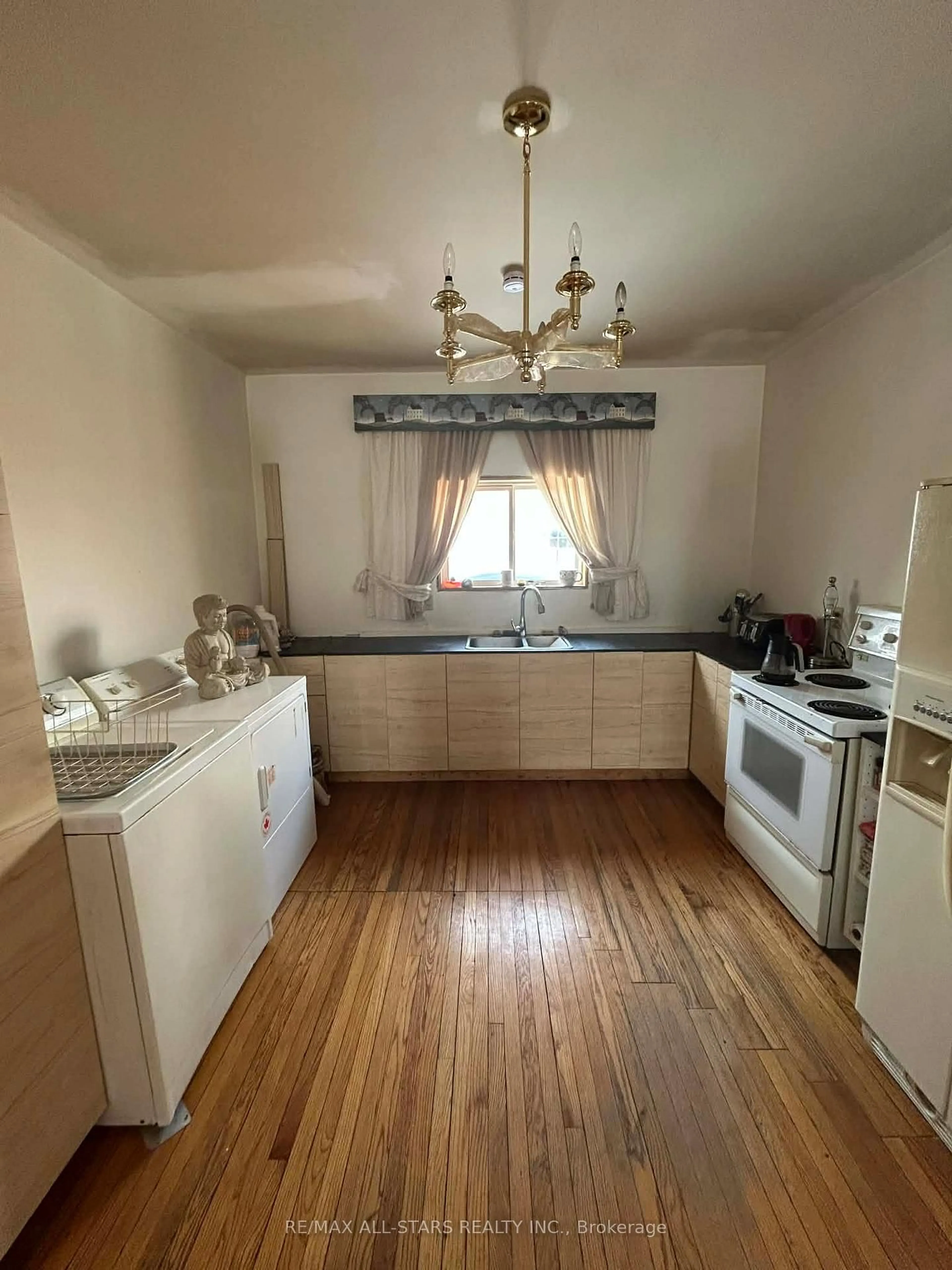 Standard kitchen, unknown for 23 Victoria Ave, Kawartha Lakes Ontario K9V 4E6