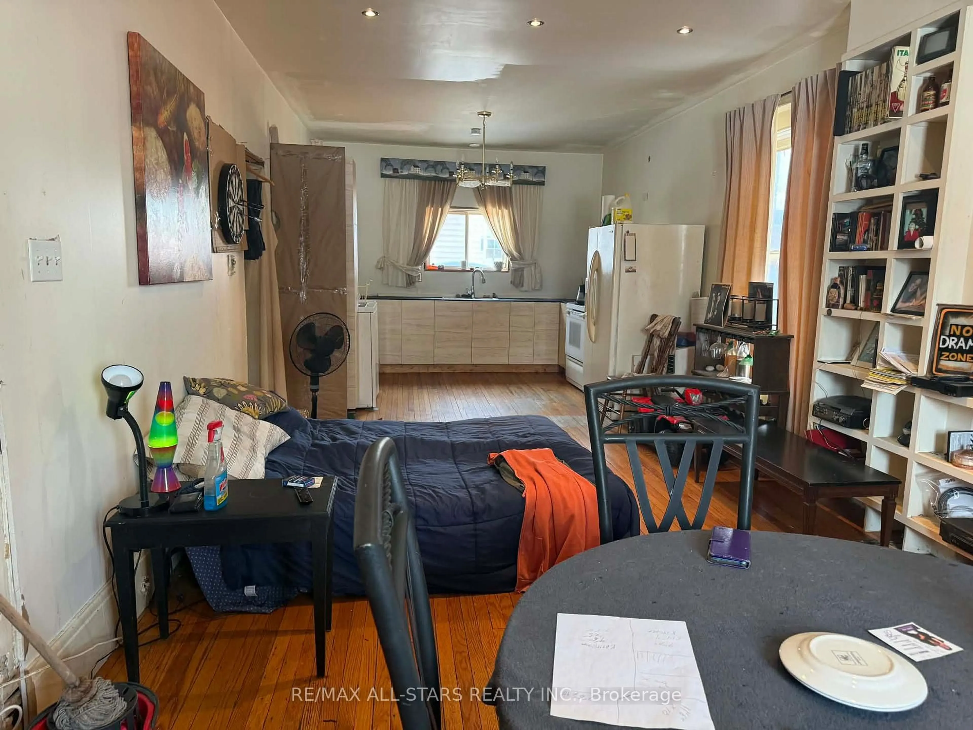 A pic of a room for 23 Victoria Ave, Kawartha Lakes Ontario K9V 4E6