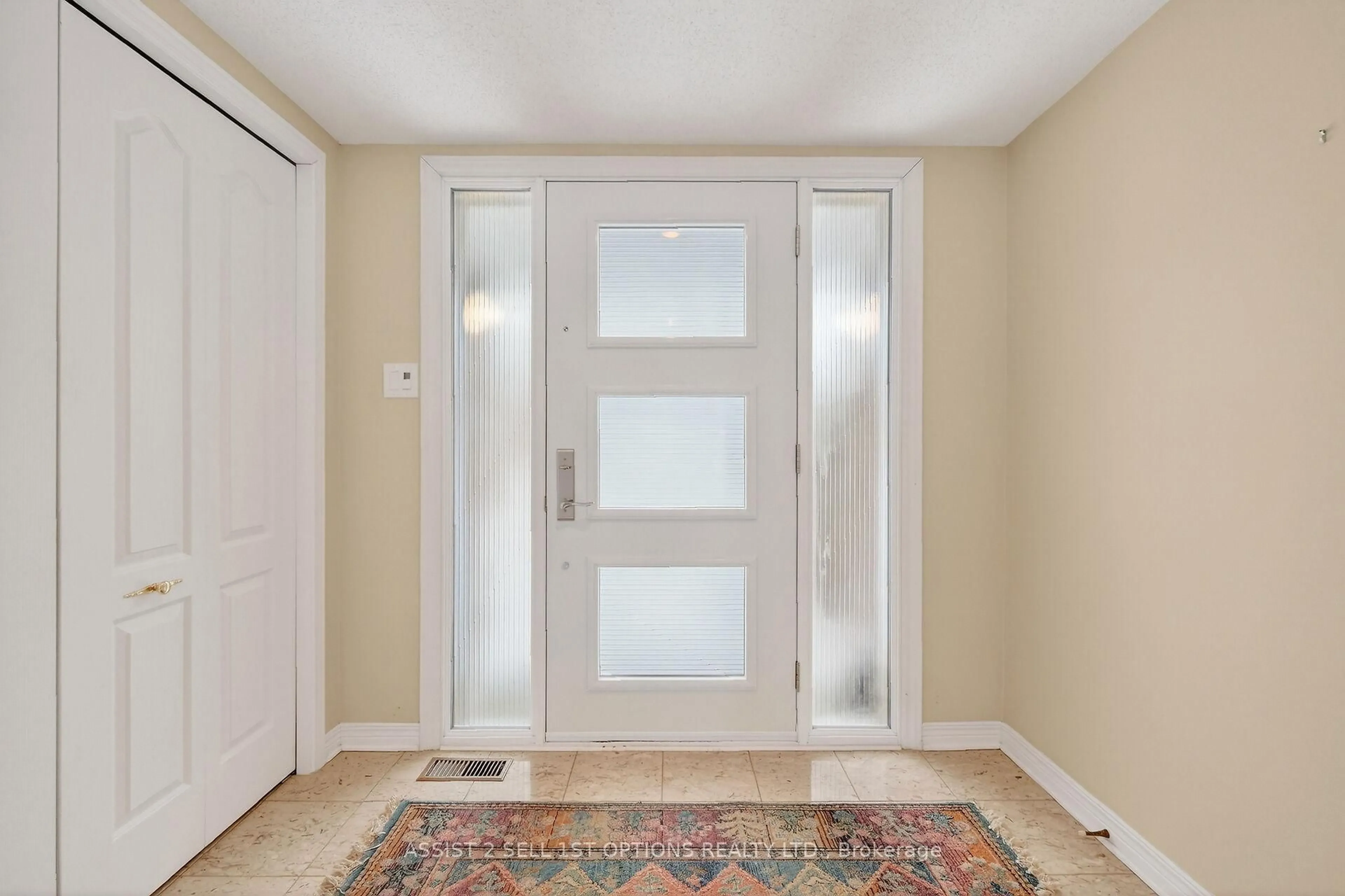 Indoor entryway for 1700 Laurelwood Pl, Orleans Ontario K1C 6Y8