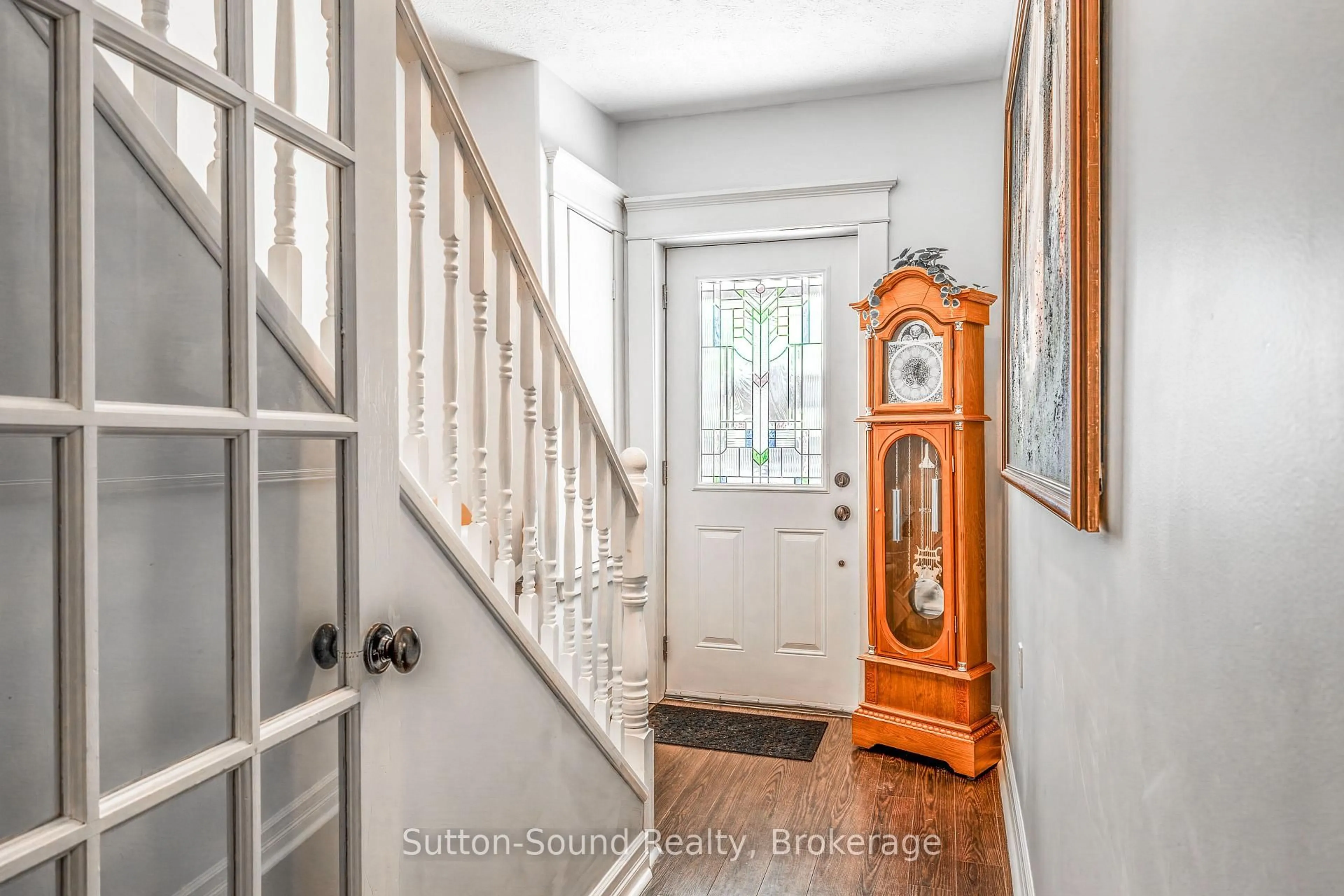 Indoor entryway for 601 Dawson St, South Bruce Peninsula Ontario N0H 2T0