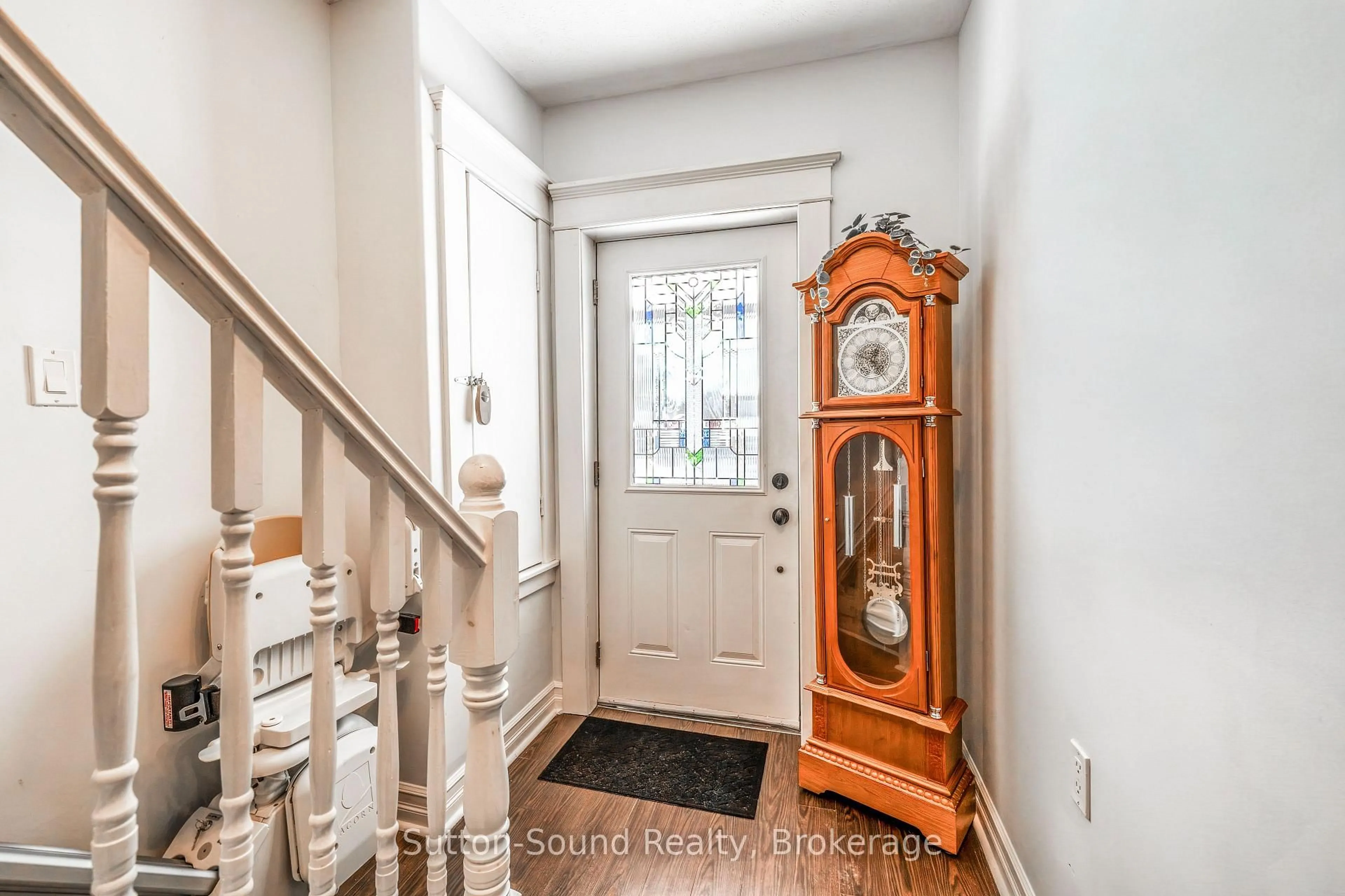 Indoor entryway for 601 Dawson St, South Bruce Peninsula Ontario N0H 2T0