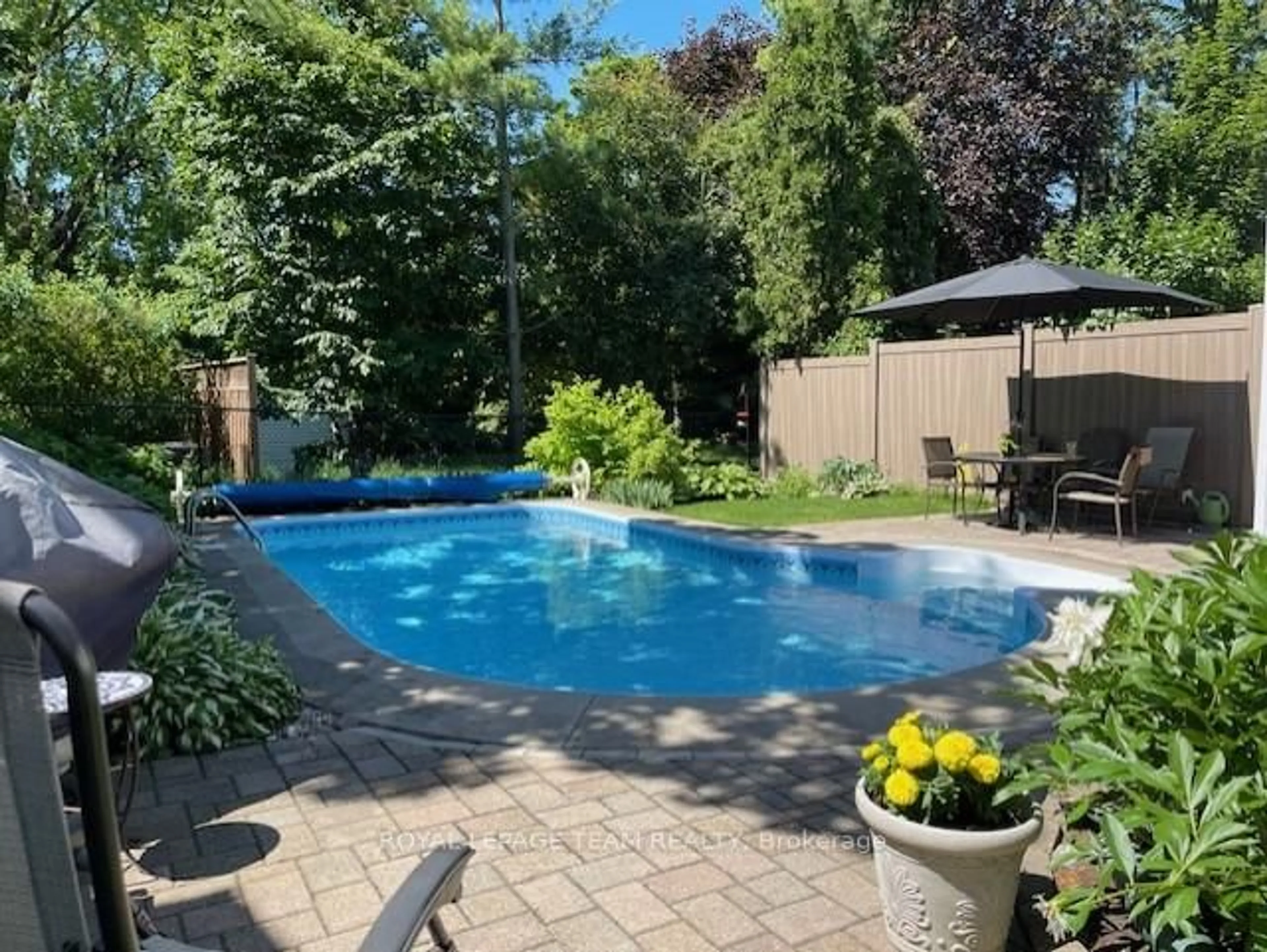 Pool for 118 Seabrooke Dr, Kanata Ontario K2L 2R4