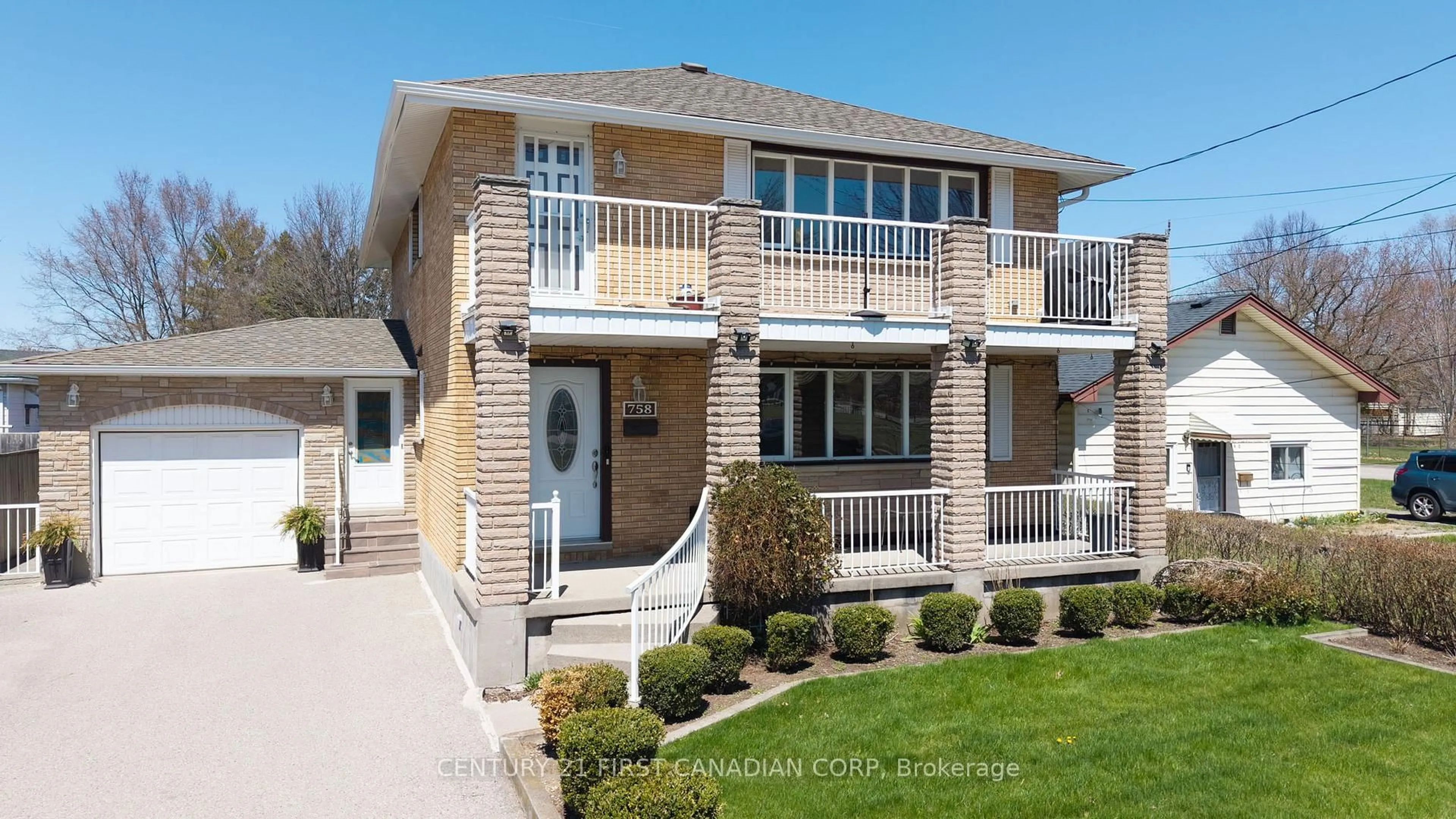 Home with vinyl exterior material, street for 758 Cheapside St, London East Ontario N5Y 3Y8