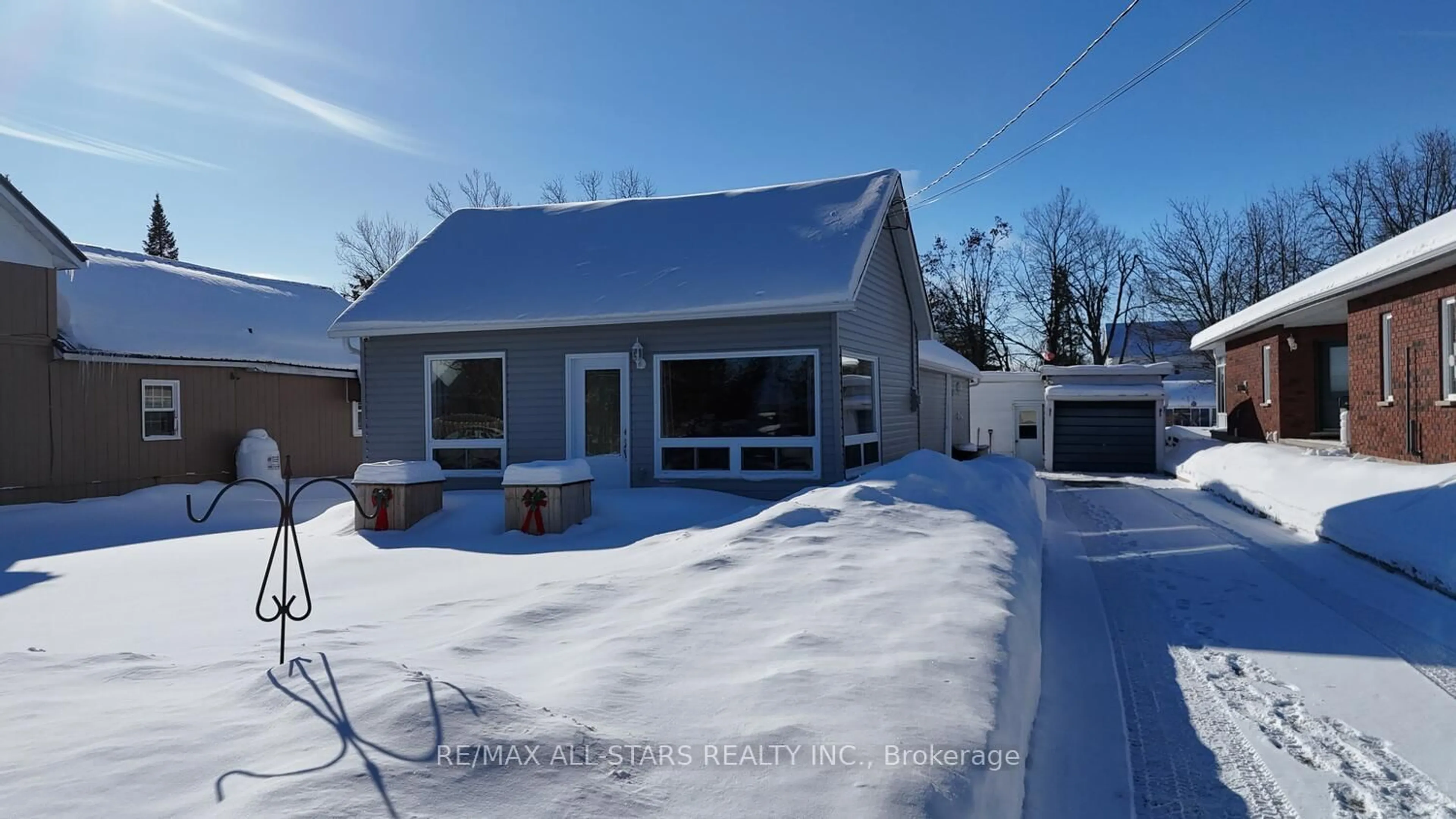 A pic from outside/outdoor area/front of a property/back of a property/a pic from drone, street for 47 Need St, Kawartha Lakes Ontario K0M 1A0