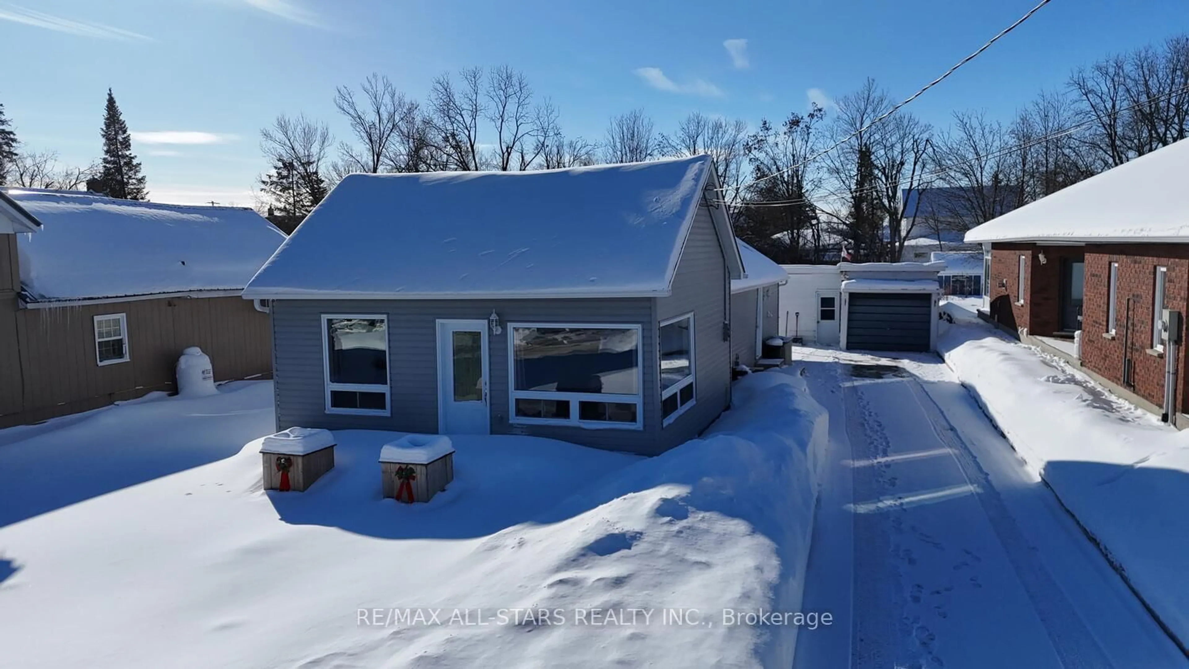 A pic from outside/outdoor area/front of a property/back of a property/a pic from drone, street for 47 Need St, Kawartha Lakes Ontario K0M 1A0