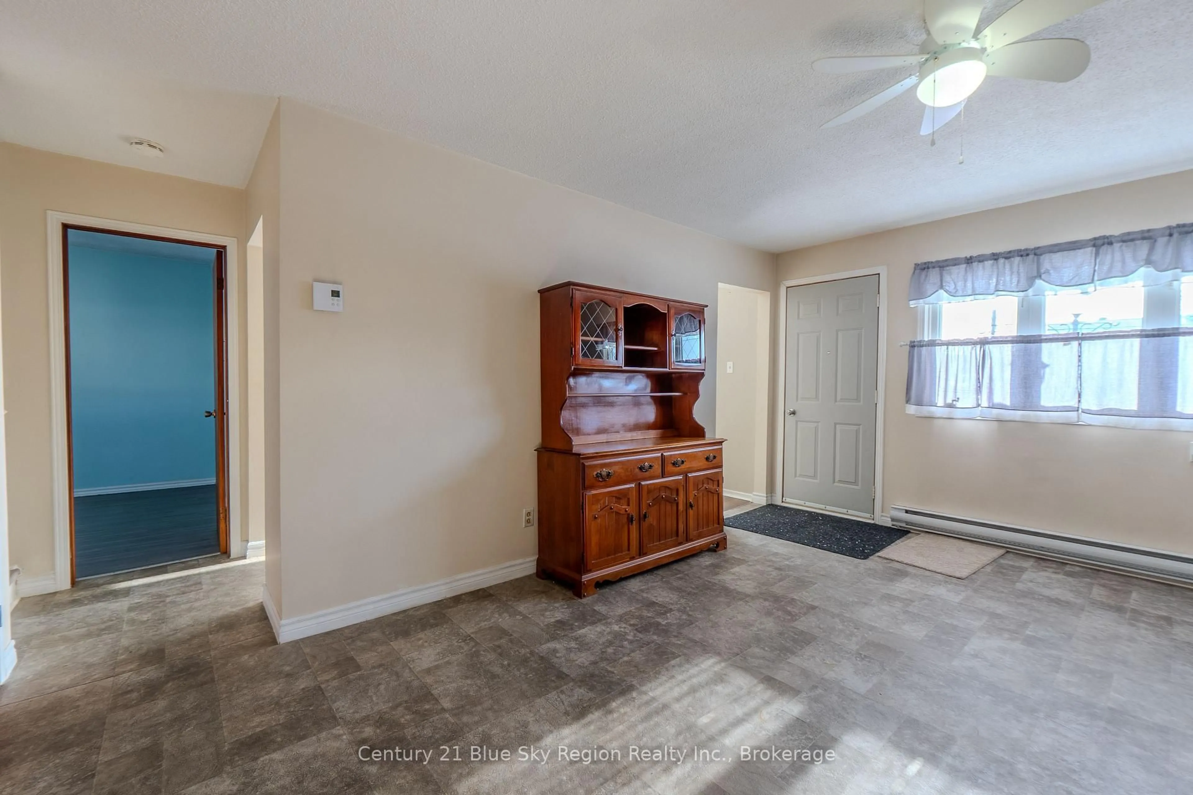 A pic of a room for 572 Aberdeen Ave, North Bay Ontario P1B 7H7