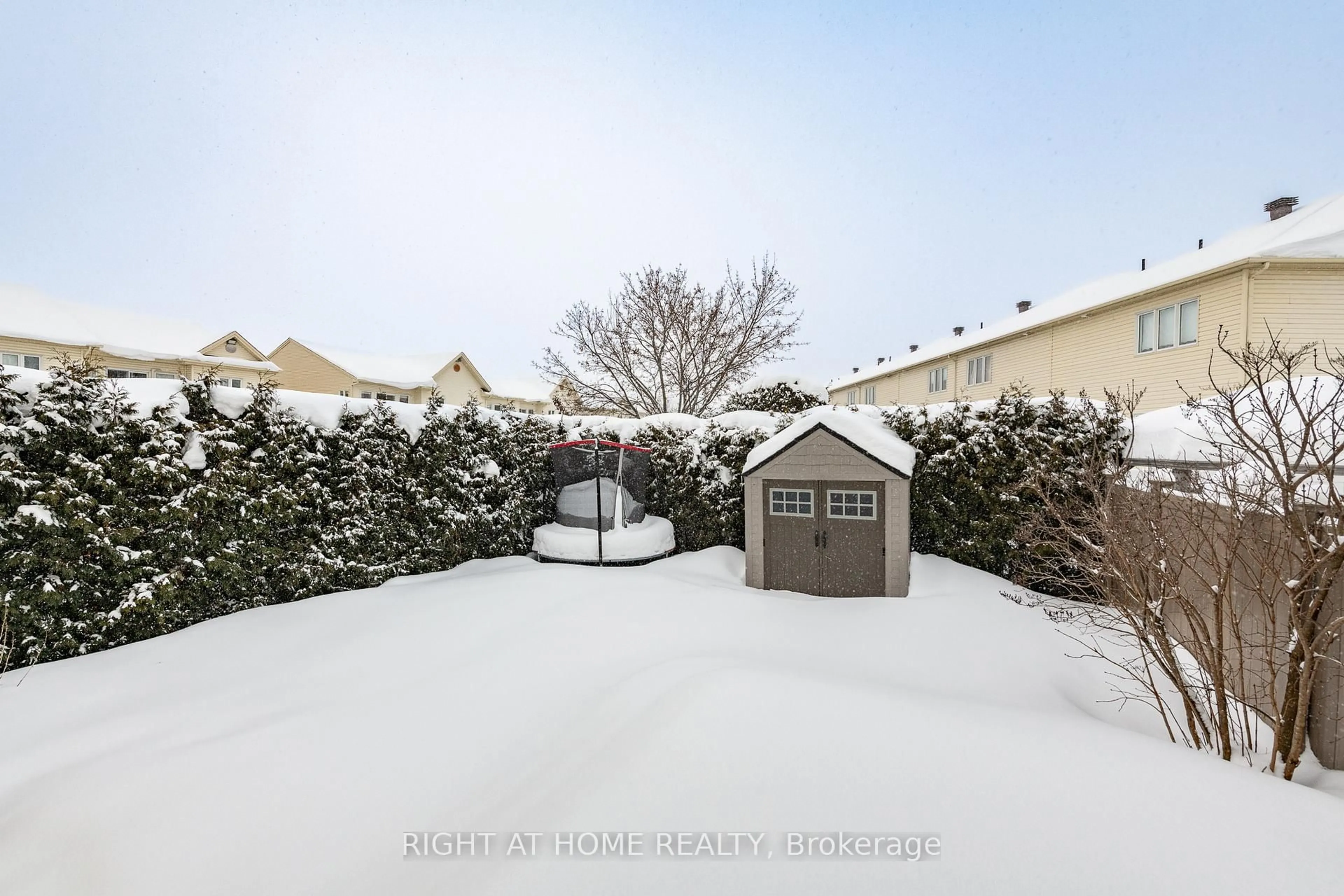 A pic from outside/outdoor area/front of a property/back of a property/a pic from drone, street for 2687 Sylvain St, Clarence-Rockland Ontario K4K 1V3