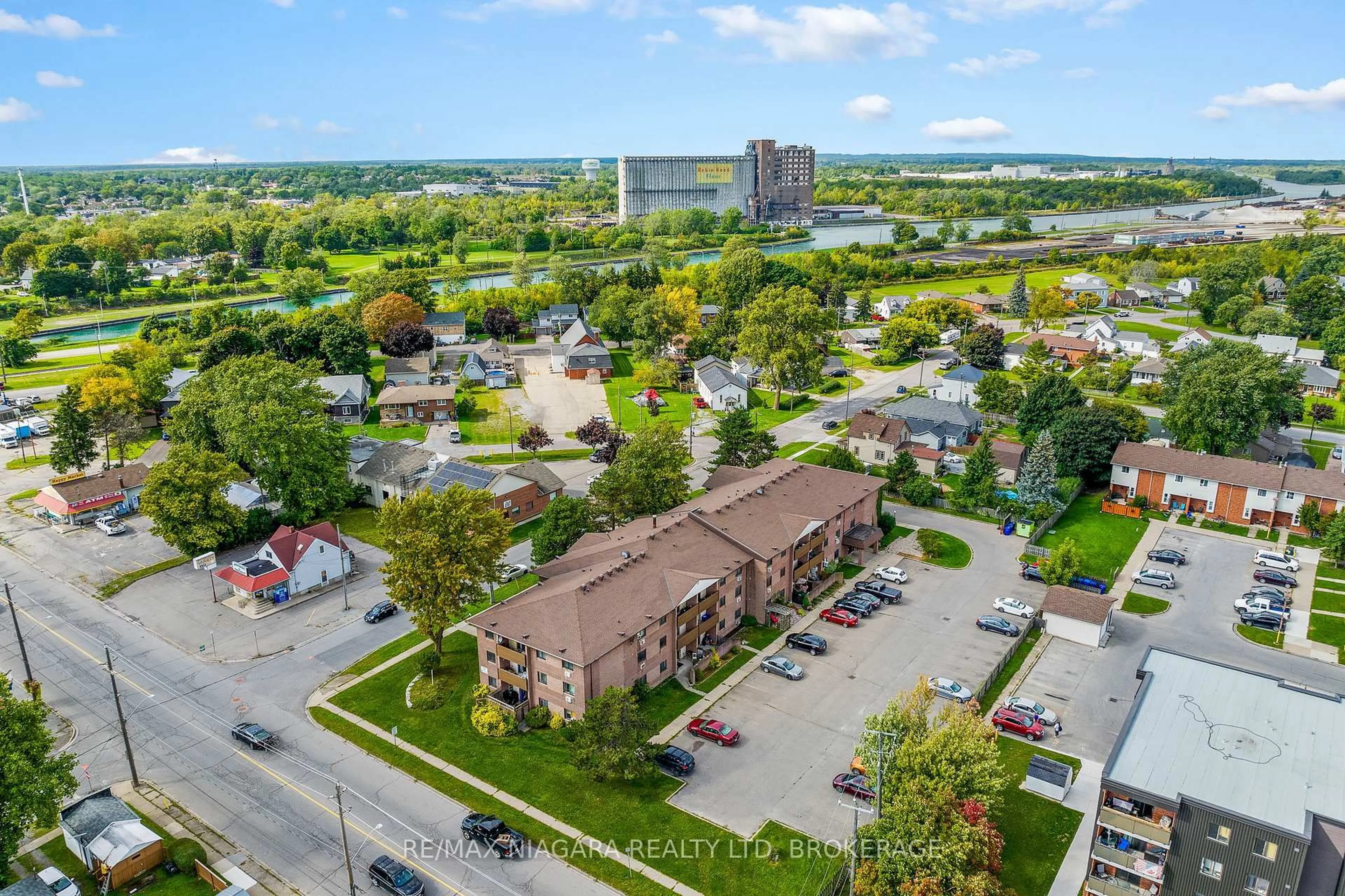 A pic from outside/outdoor area/front of a property/back of a property/a pic from drone, unknown for 72 Main St #323, Port Colborne Ontario L3K 5Z8